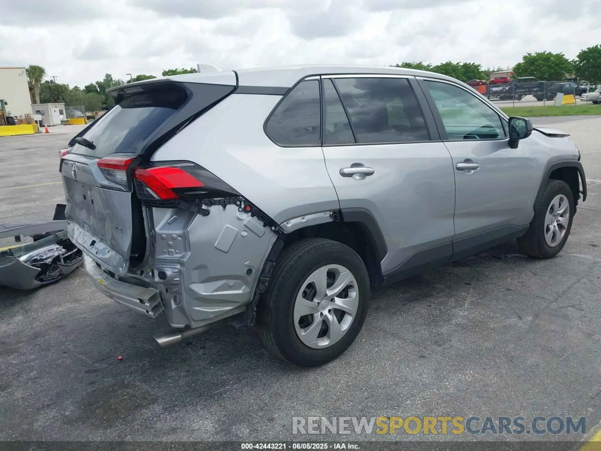 4 Photograph of a damaged car 2T3H1RFV6PW267768 TOYOTA RAV4 2023