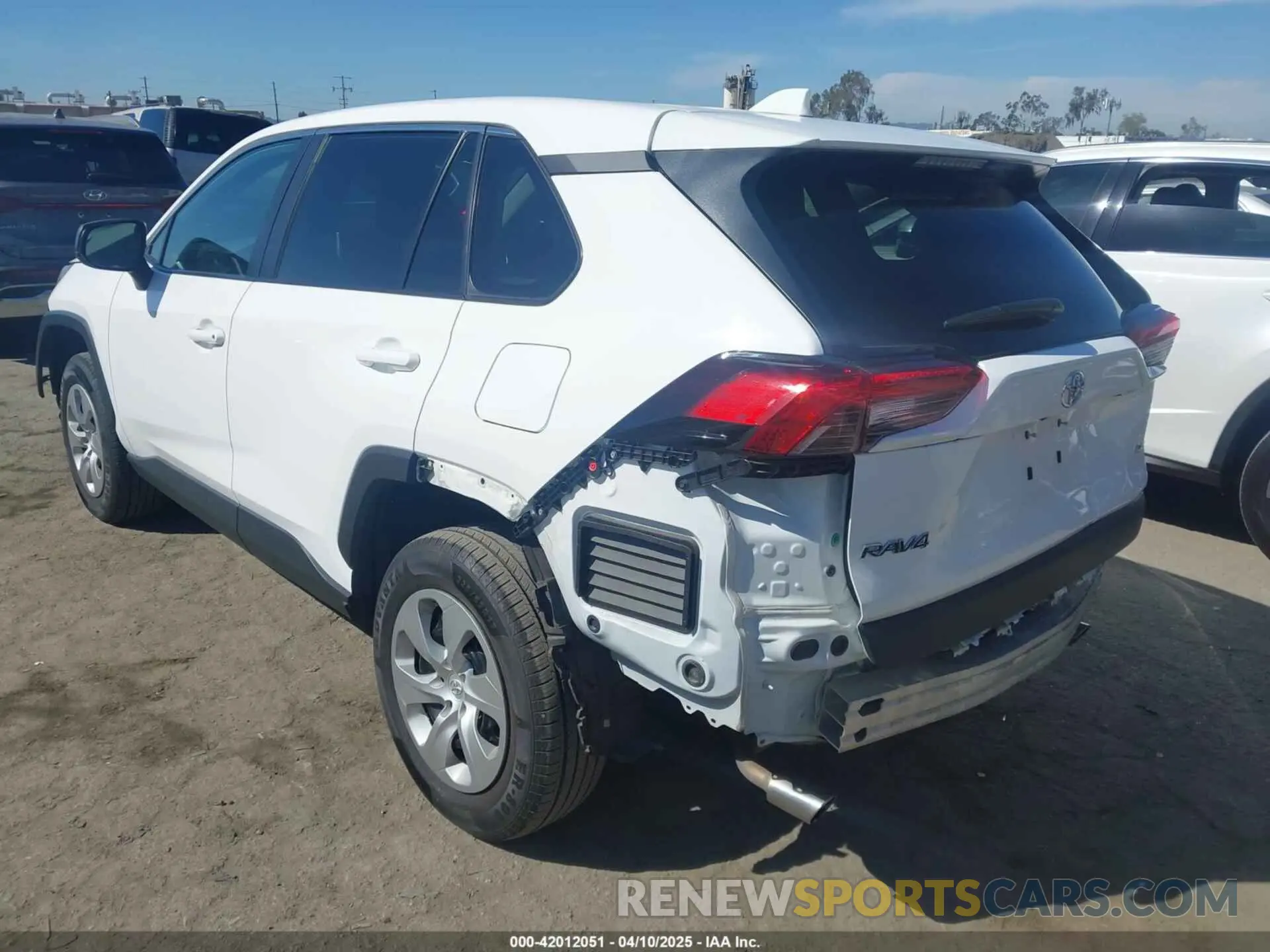 3 Photograph of a damaged car 2T3H1RFV7PC232612 TOYOTA RAV4 2023