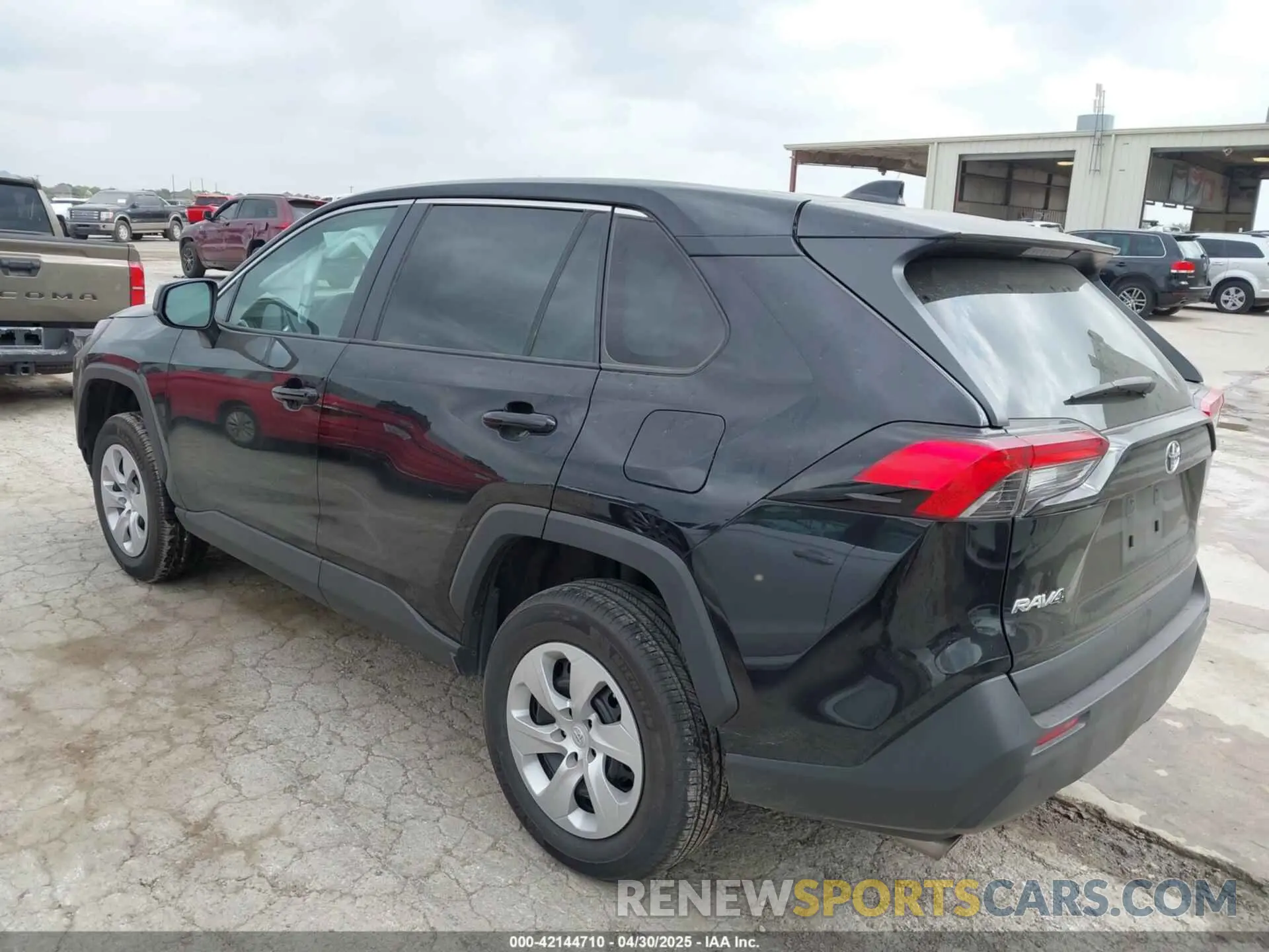 3 Фотография поврежденного автомобиля 2T3H1RFV8PW280201 TOYOTA RAV4 2023