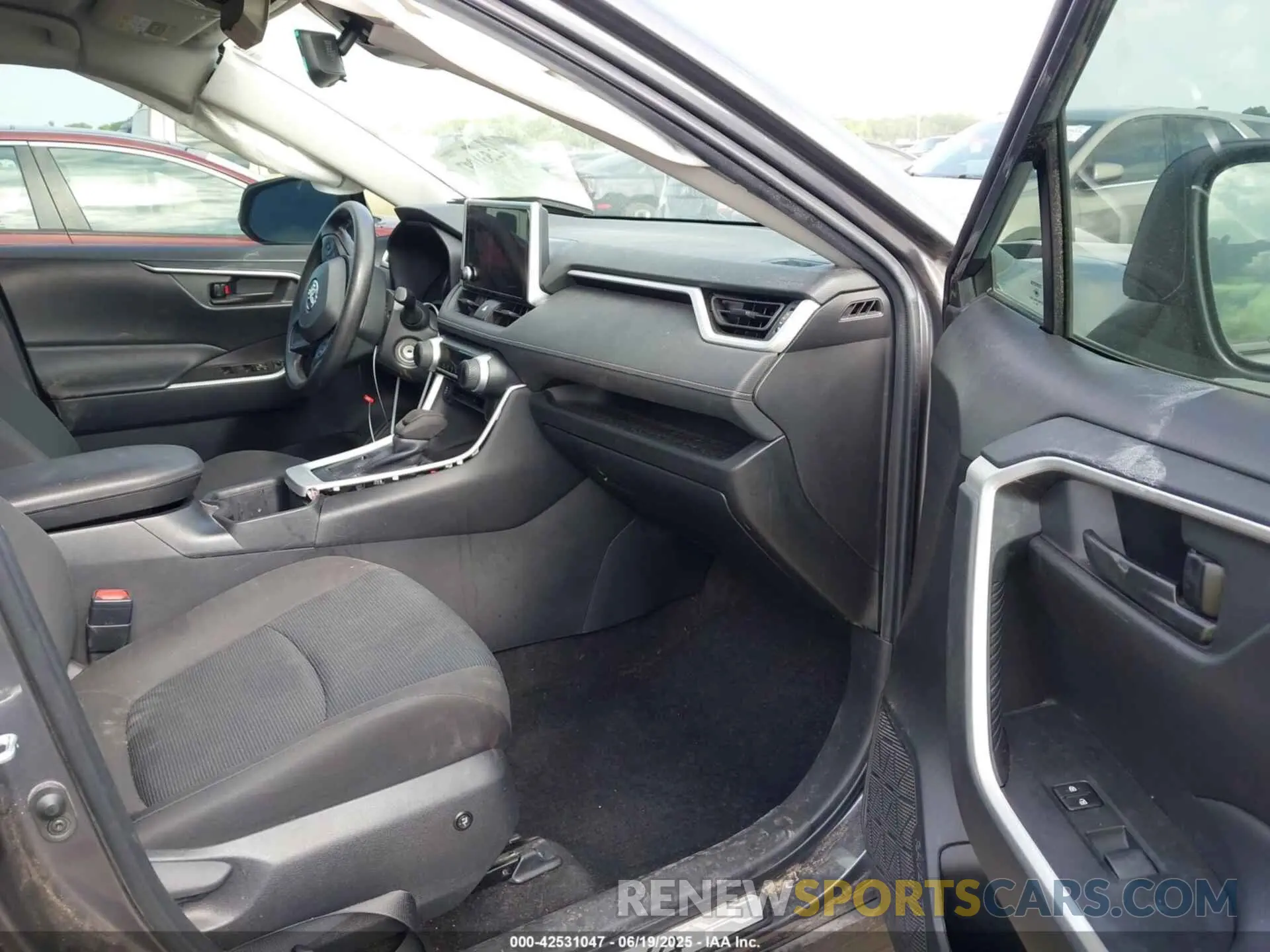 5 Photograph of a damaged car 2T3H1RFV9PW264489 TOYOTA RAV4 2023