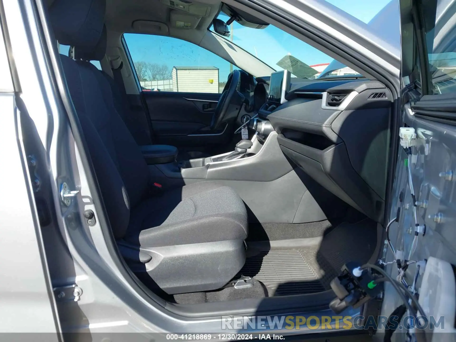 5 Photograph of a damaged car 2T3K1RFV0PC243652 TOYOTA RAV4 2023