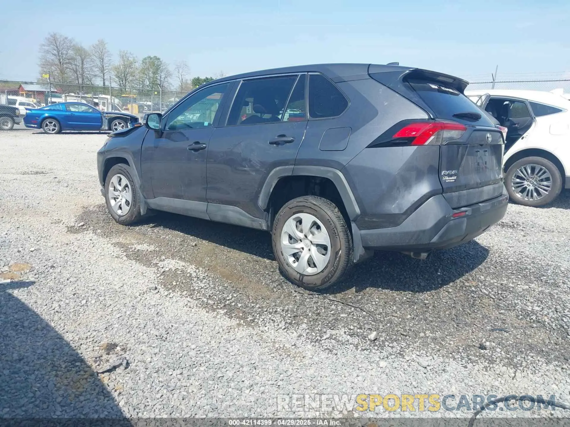 3 Photograph of a damaged car 2T3K1RFV3PC229485 TOYOTA RAV4 2023
