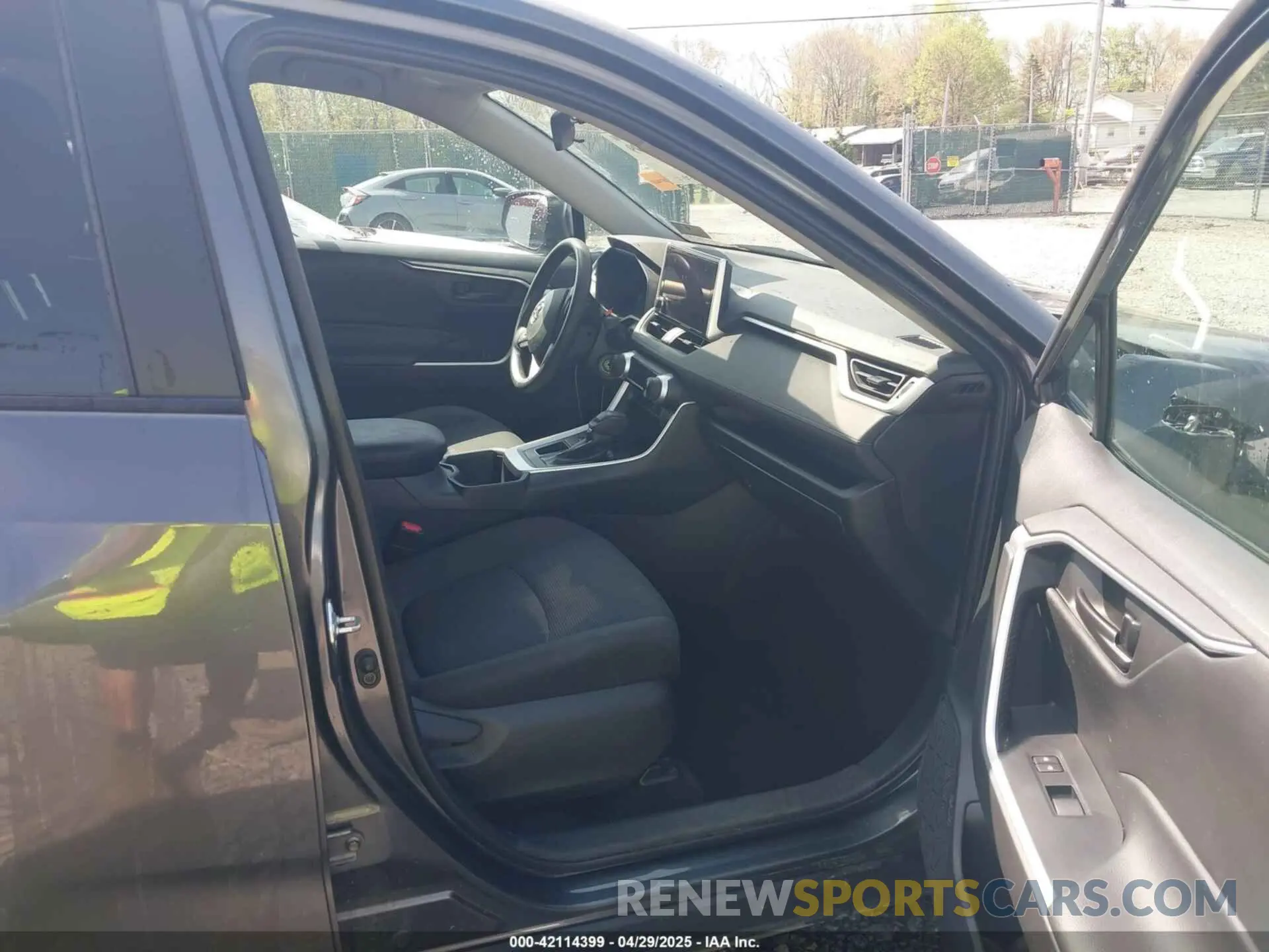 5 Photograph of a damaged car 2T3K1RFV3PC229485 TOYOTA RAV4 2023