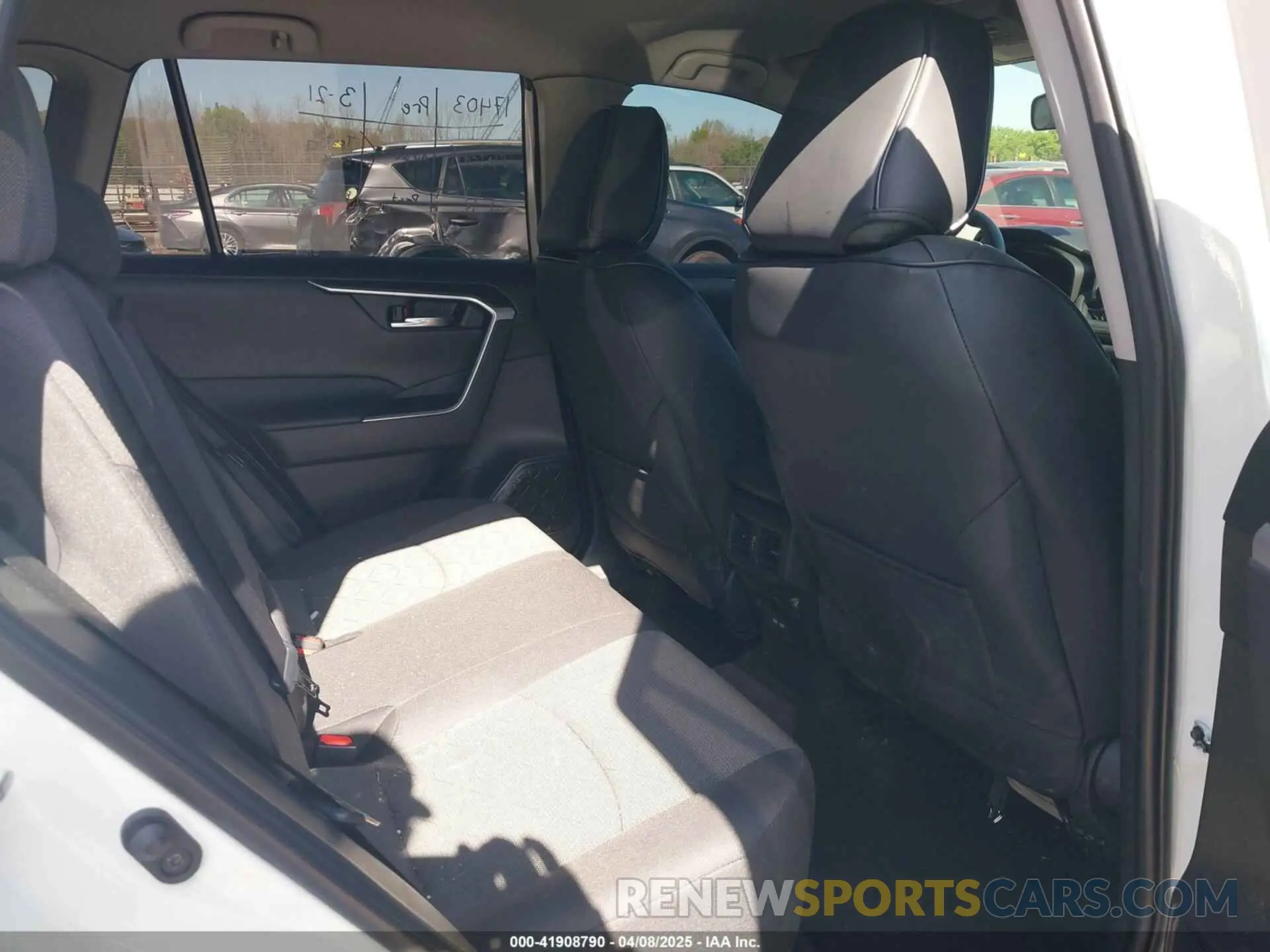 8 Фотография поврежденного автомобиля 2T3P1RFV0PC327363 TOYOTA RAV4 2023