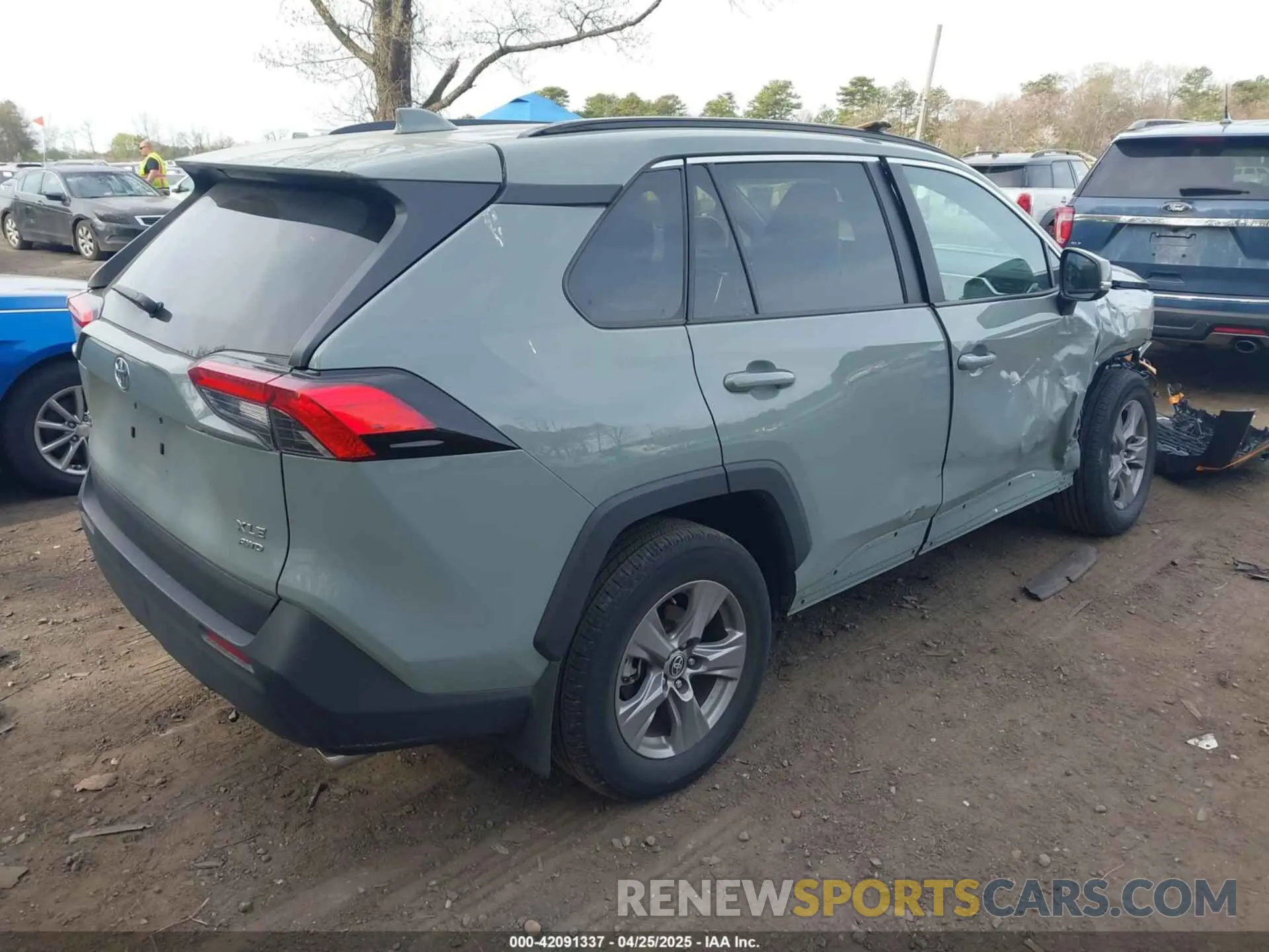 4 Photograph of a damaged car 2T3P1RFV0PW405848 TOYOTA RAV4 2023