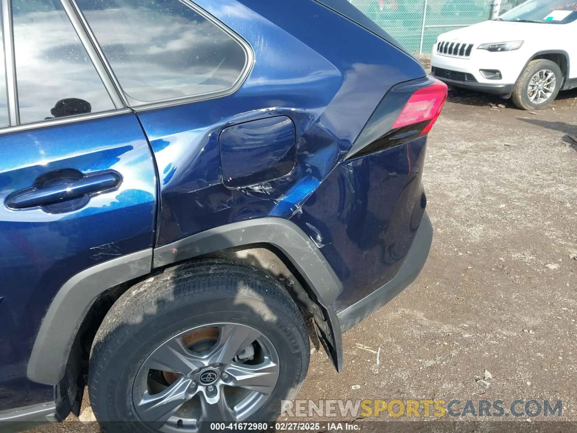 18 Photograph of a damaged car 2T3P1RFV1PW388381 TOYOTA RAV4 2023