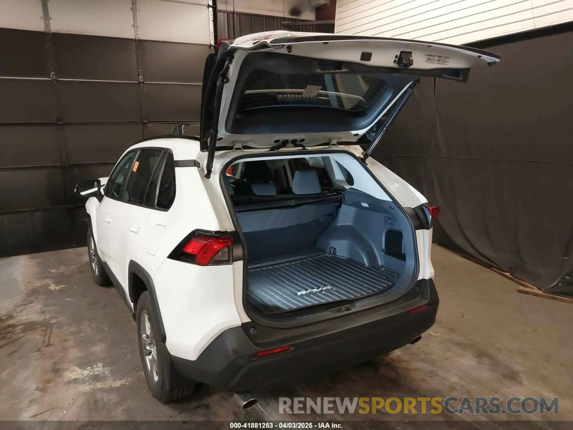3 Photograph of a damaged car 2T3P1RFV2PC327316 TOYOTA RAV4 2023