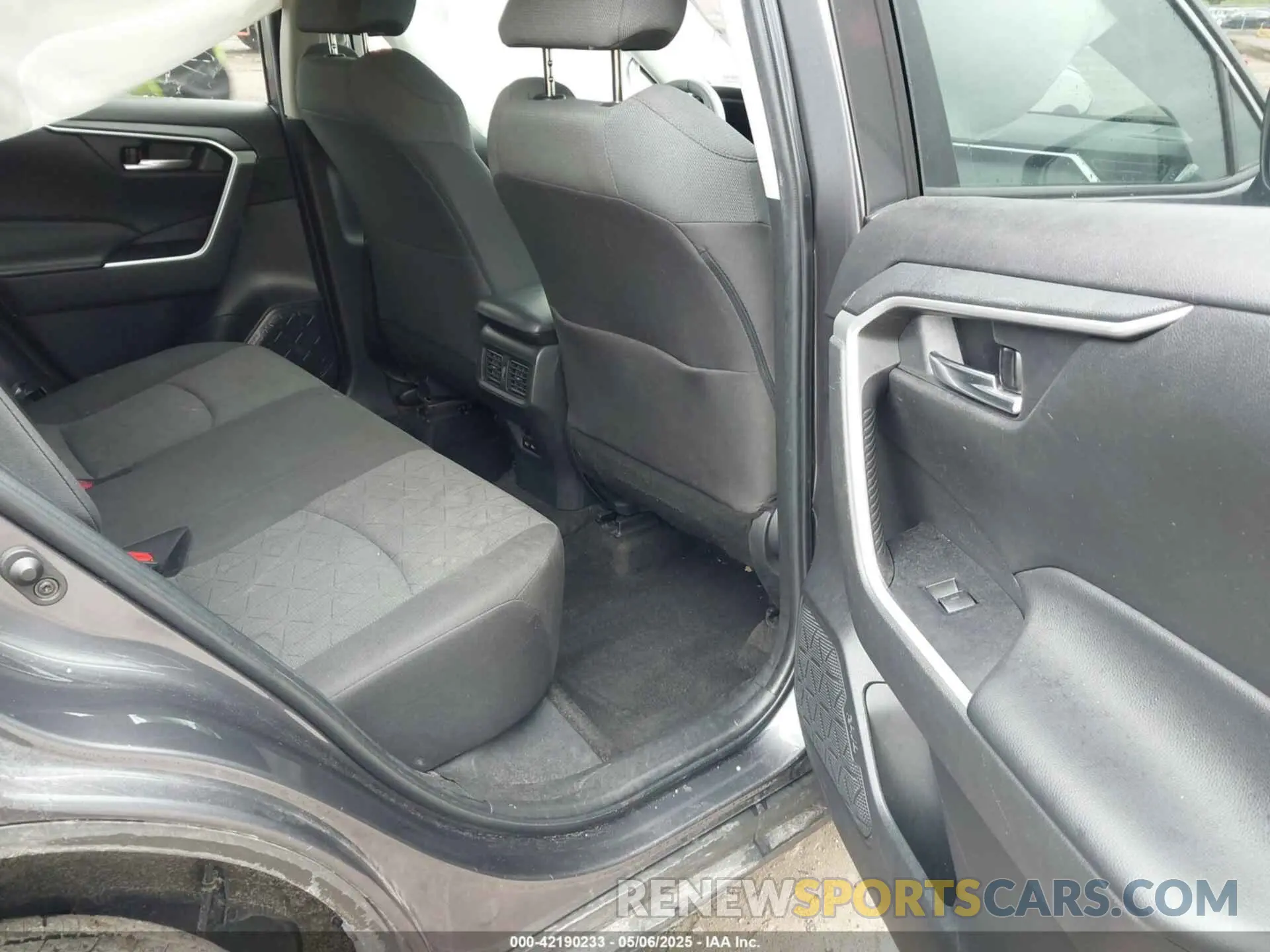 8 Photograph of a damaged car 2T3P1RFV3PW351459 TOYOTA RAV4 2023