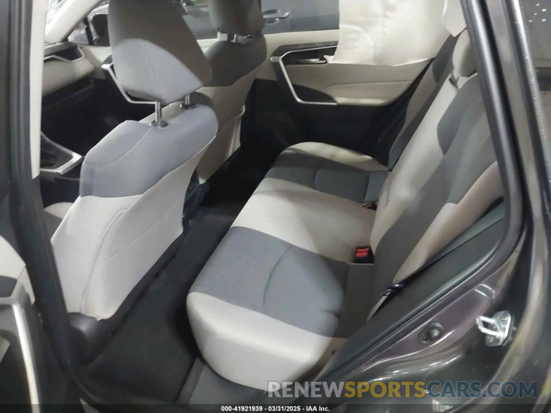 8 Photograph of a damaged car 2T3P1RFV4PC340763 TOYOTA RAV4 2023