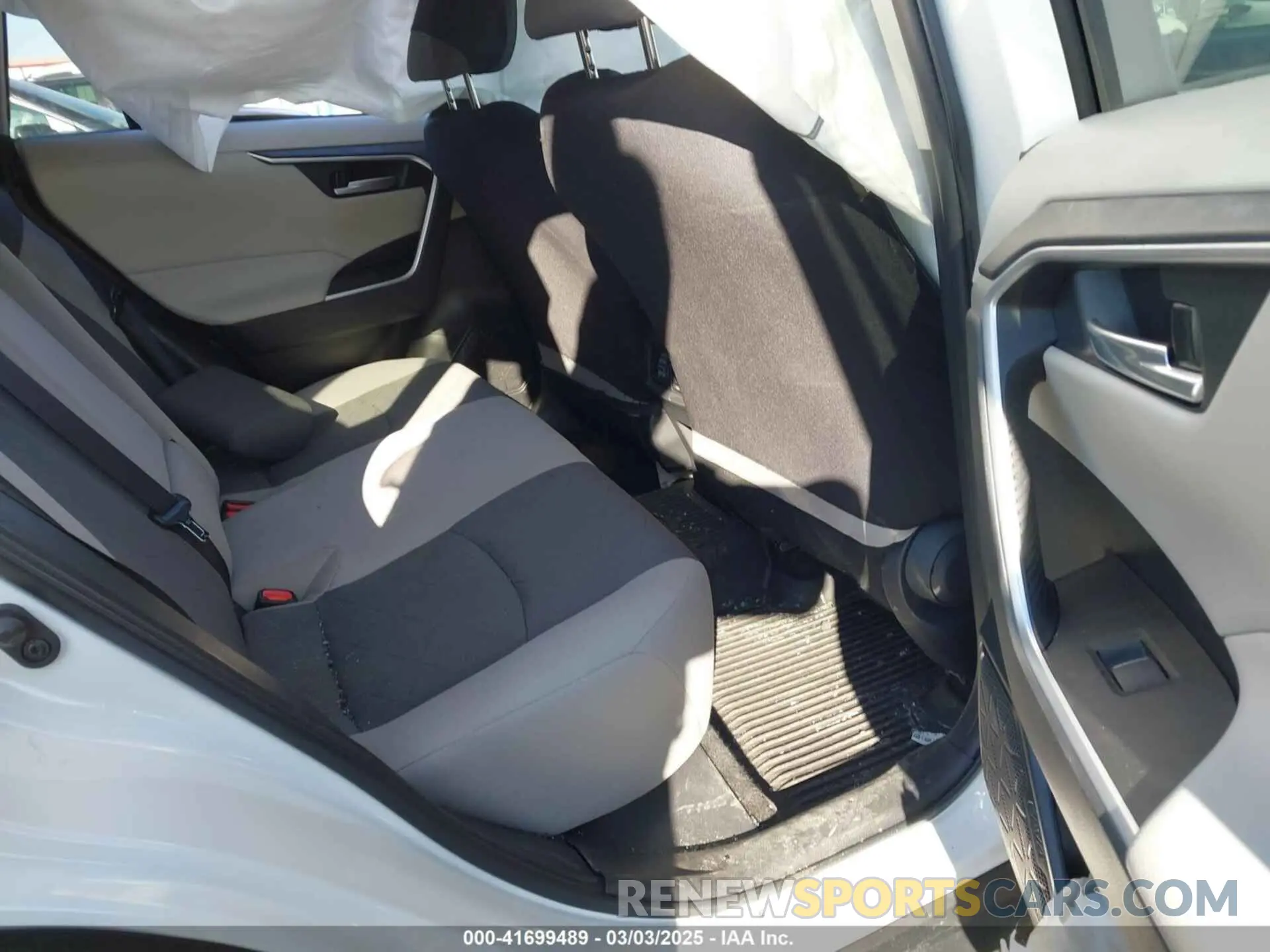 8 Photograph of a damaged car 2T3P1RFV6PC380620 TOYOTA RAV4 2023