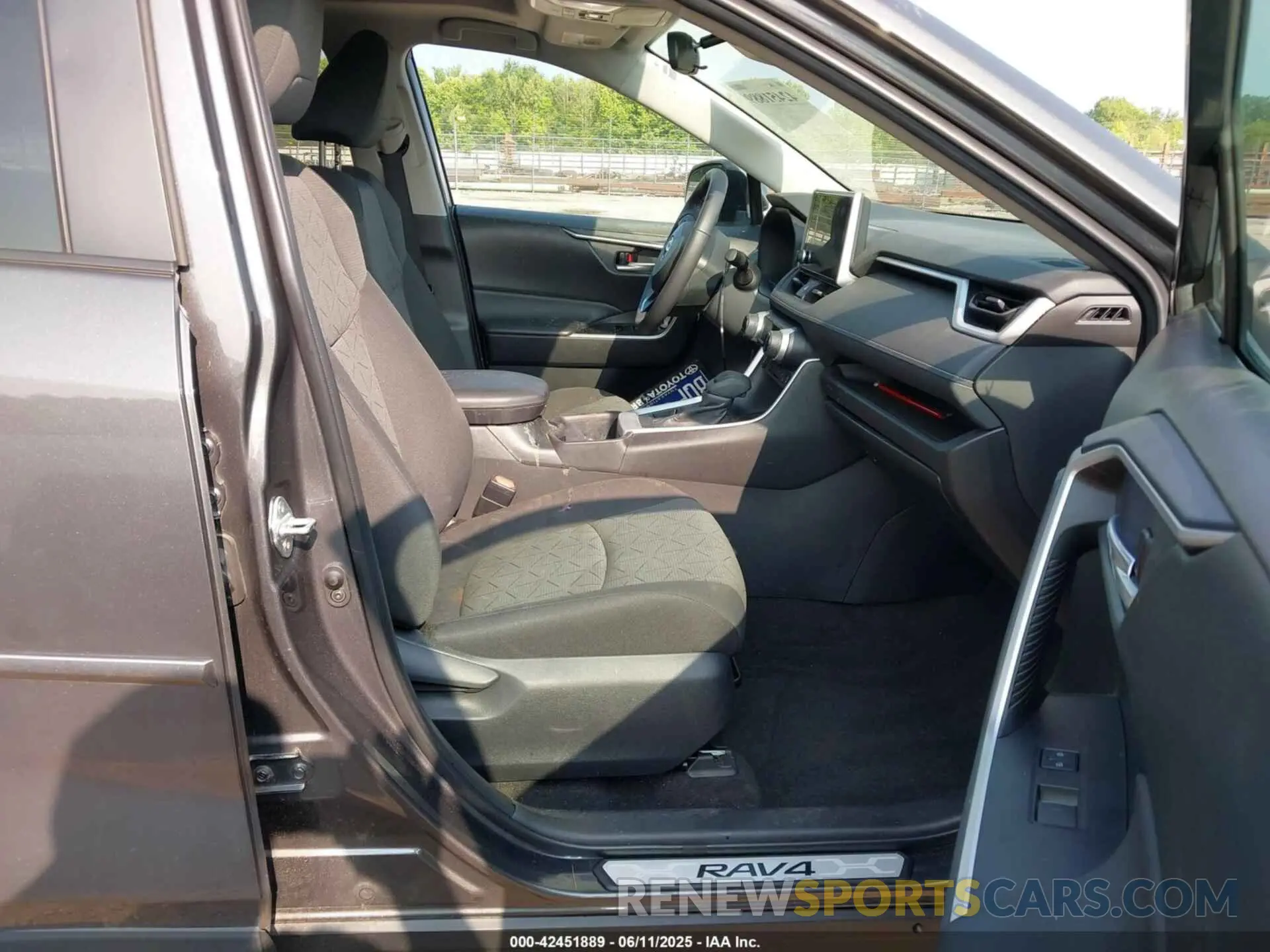 5 Фотография поврежденного автомобиля 2T3P1RFV6PW399716 TOYOTA RAV4 2023