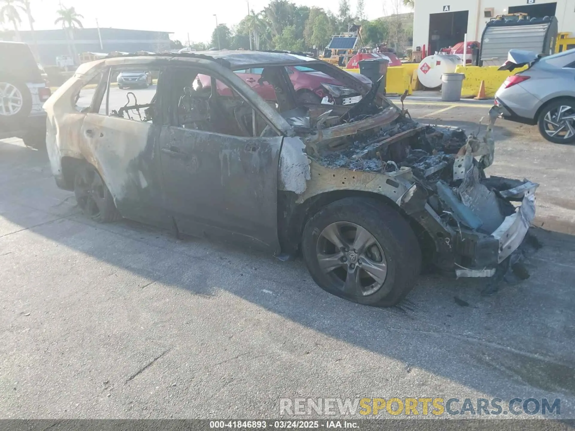 1 Photograph of a damaged car 2T3P1RFV9PW380450 TOYOTA RAV4 2023