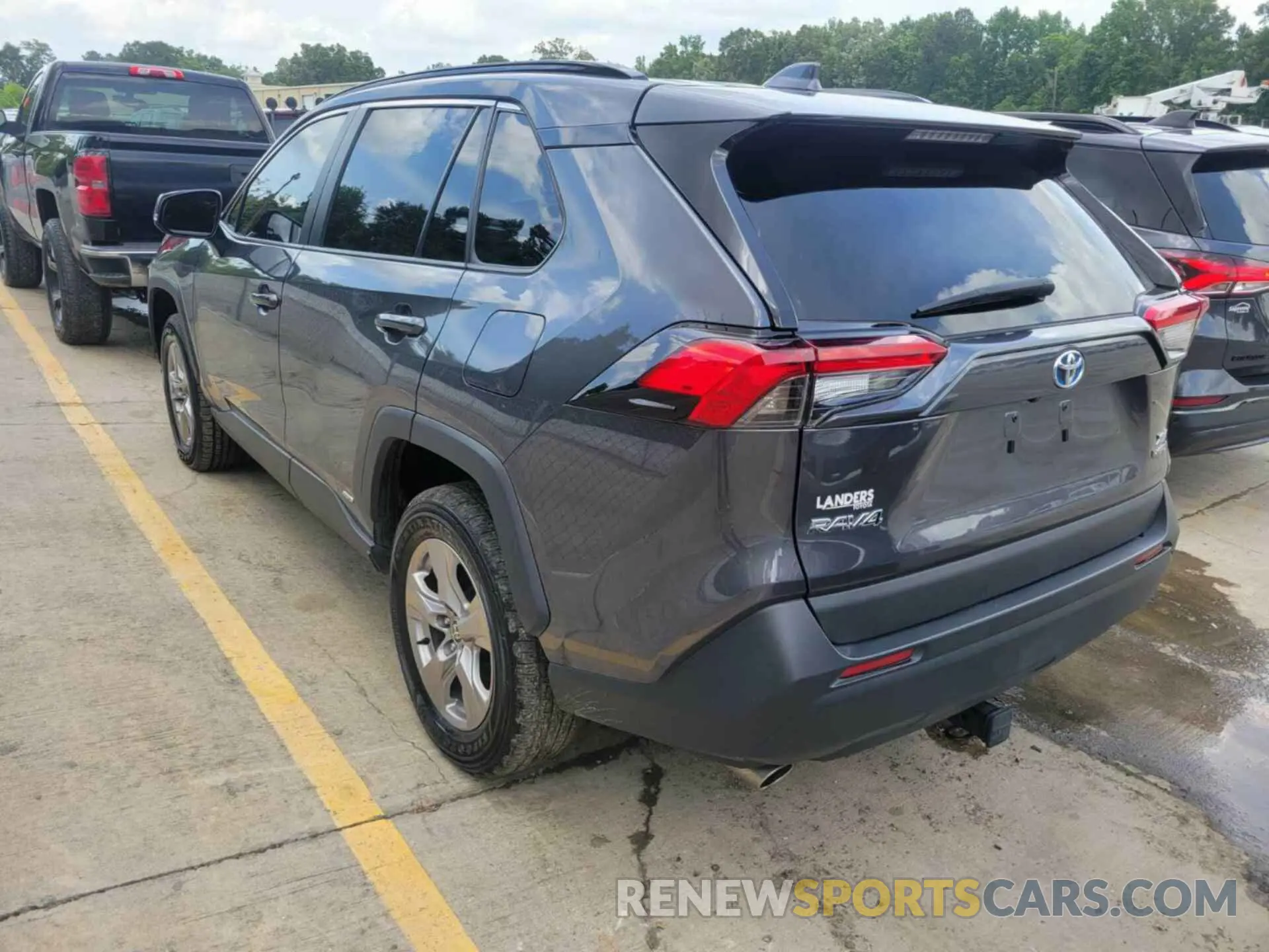 15 Photograph of a damaged car 2T3RWRFV4PW172048 TOYOTA RAV4 2023