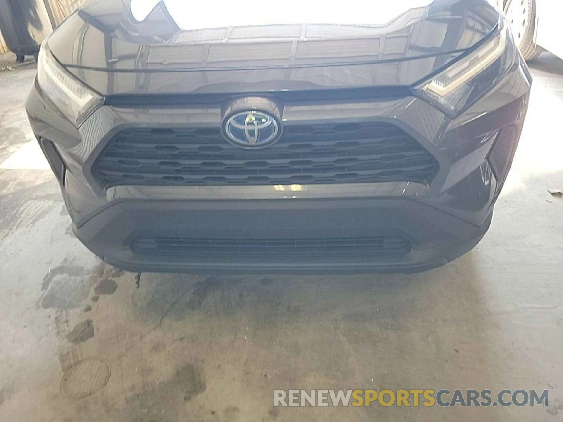 18 Photograph of a damaged car 2T3RWRFV4PW172048 TOYOTA RAV4 2023