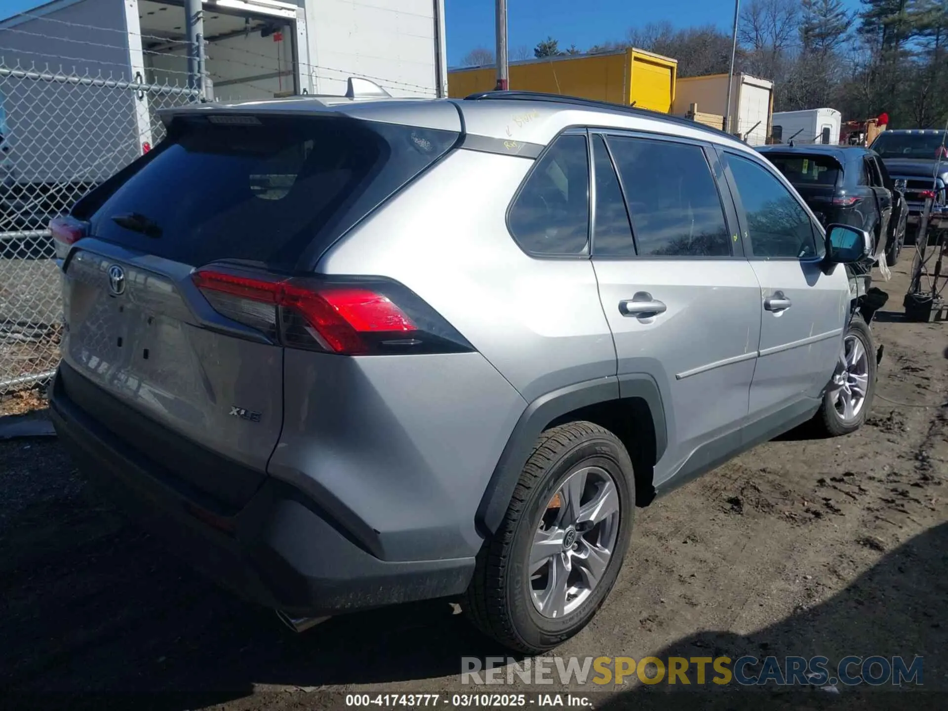 4 Photograph of a damaged car 2T3W1RFV4PC218612 TOYOTA RAV4 2023