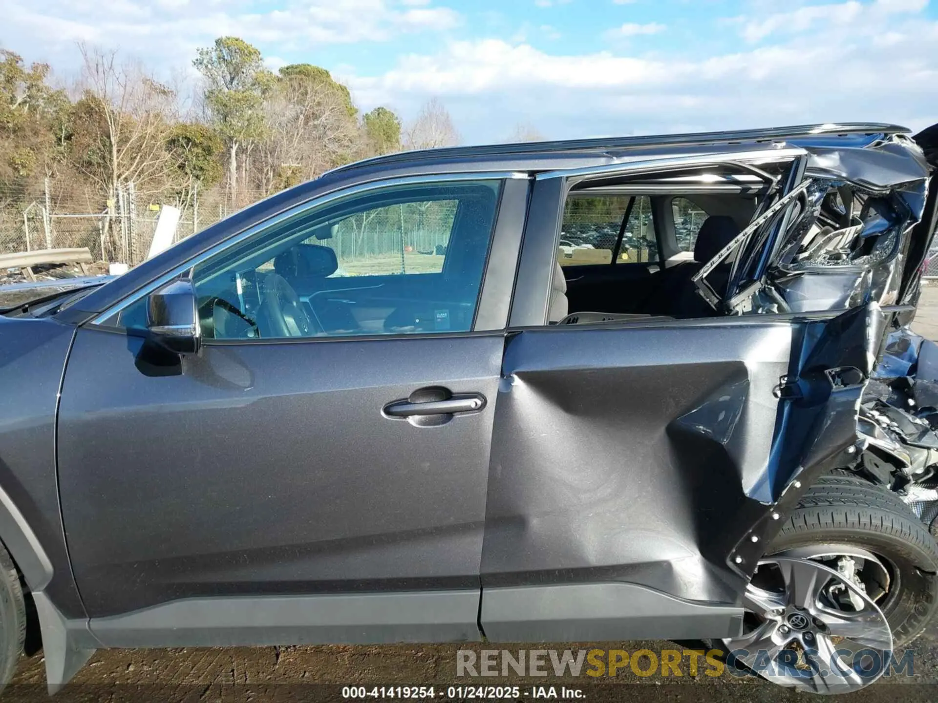 14 Photograph of a damaged car 2T3W1RFV4PC238004 TOYOTA RAV4 2023