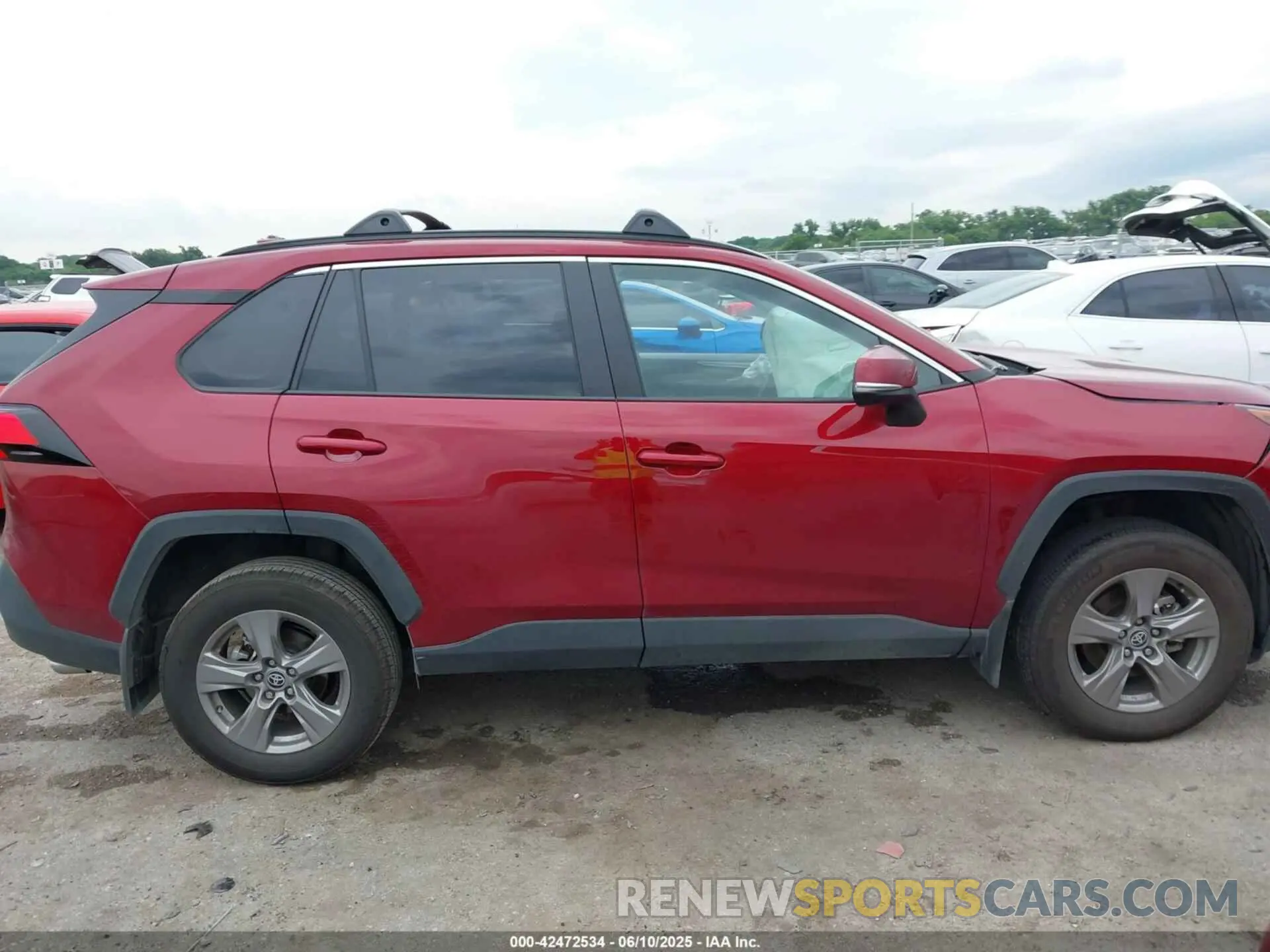 13 Photograph of a damaged car 2T3W1RFV9PW295510 TOYOTA RAV4 2023