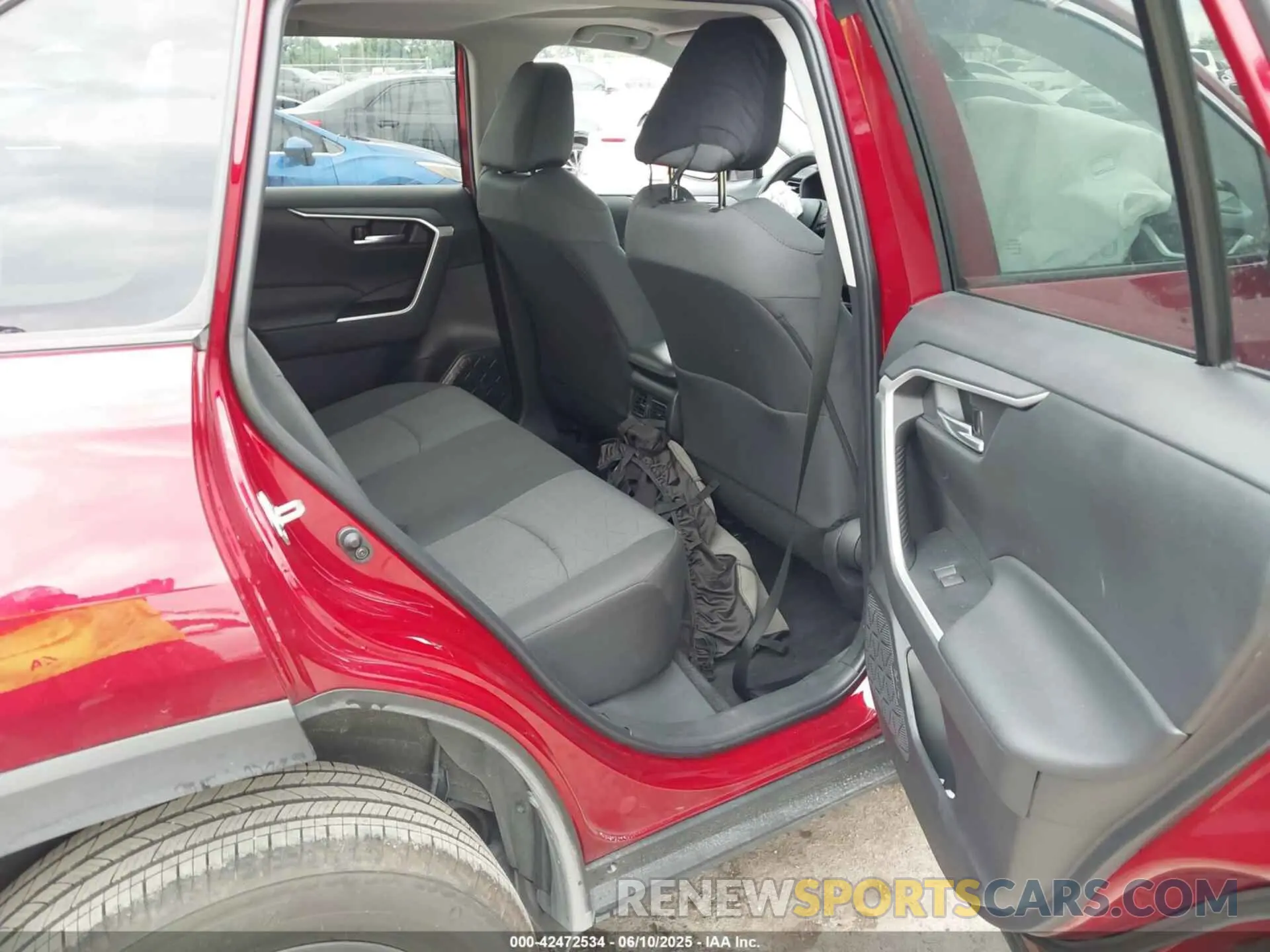 8 Photograph of a damaged car 2T3W1RFV9PW295510 TOYOTA RAV4 2023