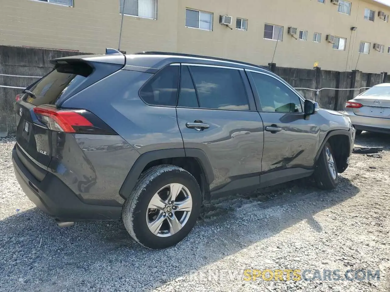 3 Фотография поврежденного автомобиля 2T3W1RFVXPW283902 TOYOTA RAV4 2023