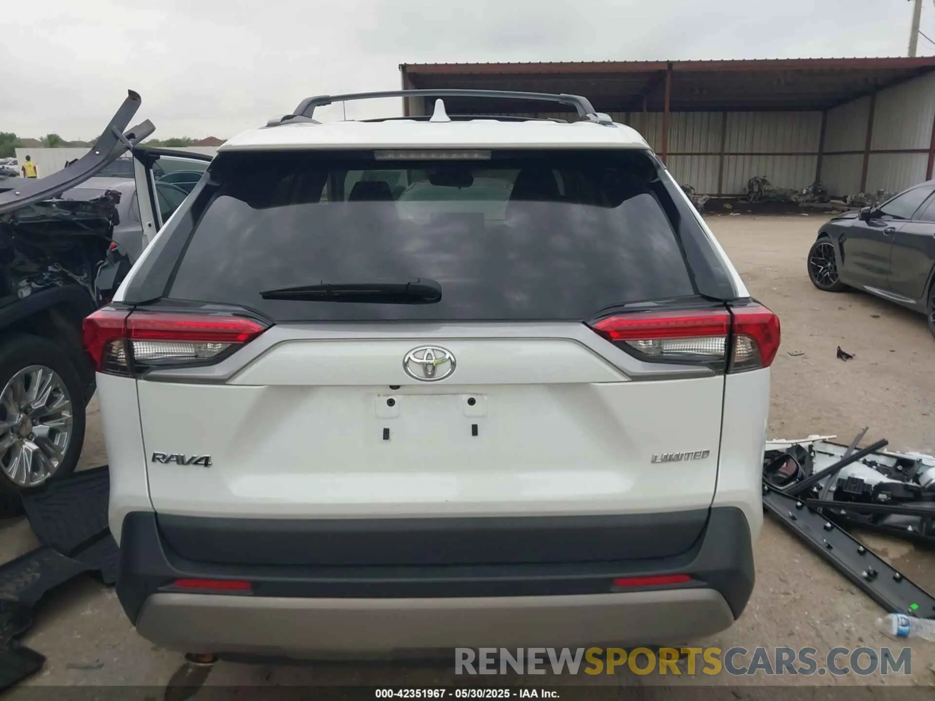 17 Photograph of a damaged car 2T3Y1RFV8PW283292 TOYOTA RAV4 2023