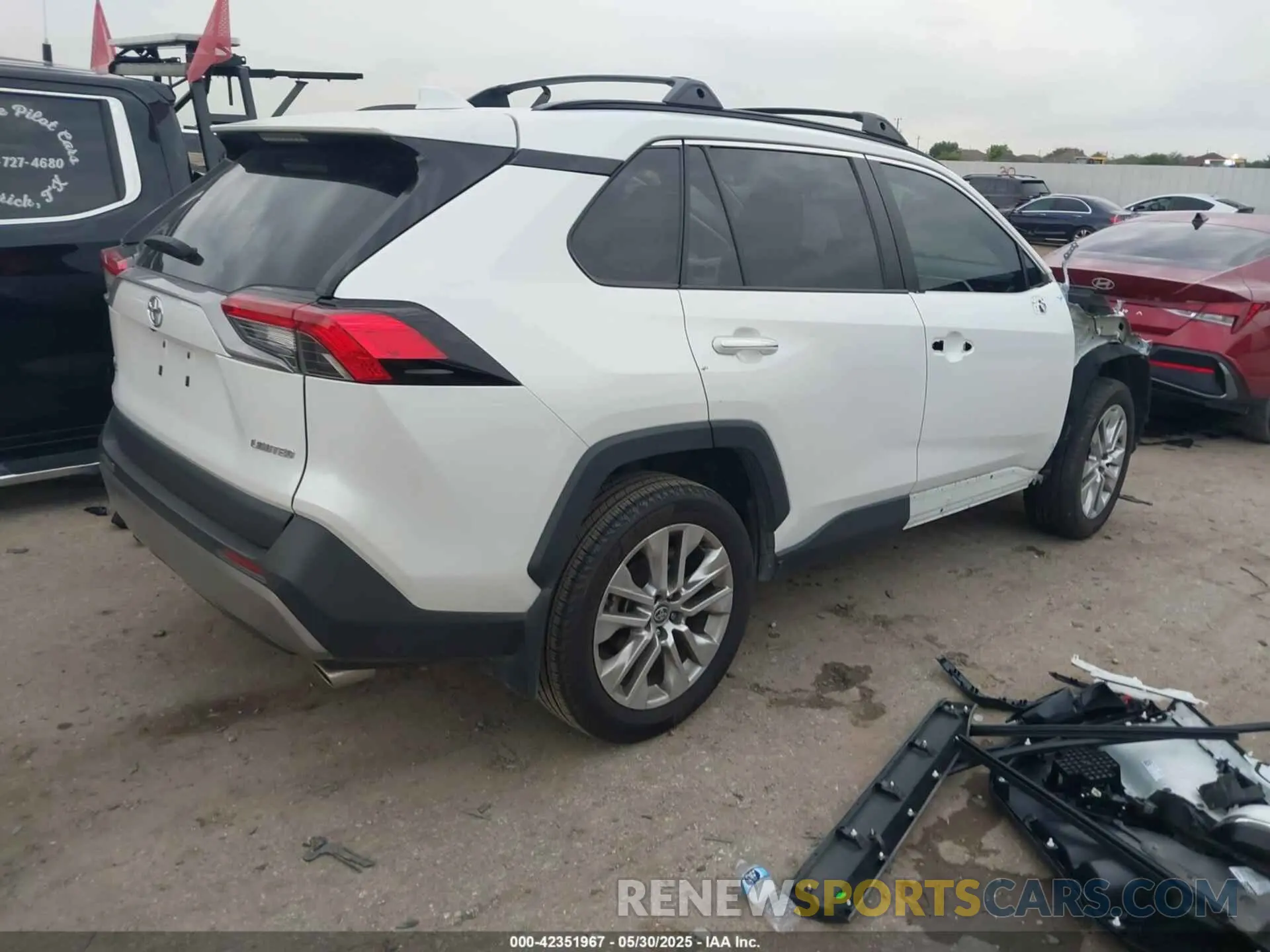 4 Photograph of a damaged car 2T3Y1RFV8PW283292 TOYOTA RAV4 2023