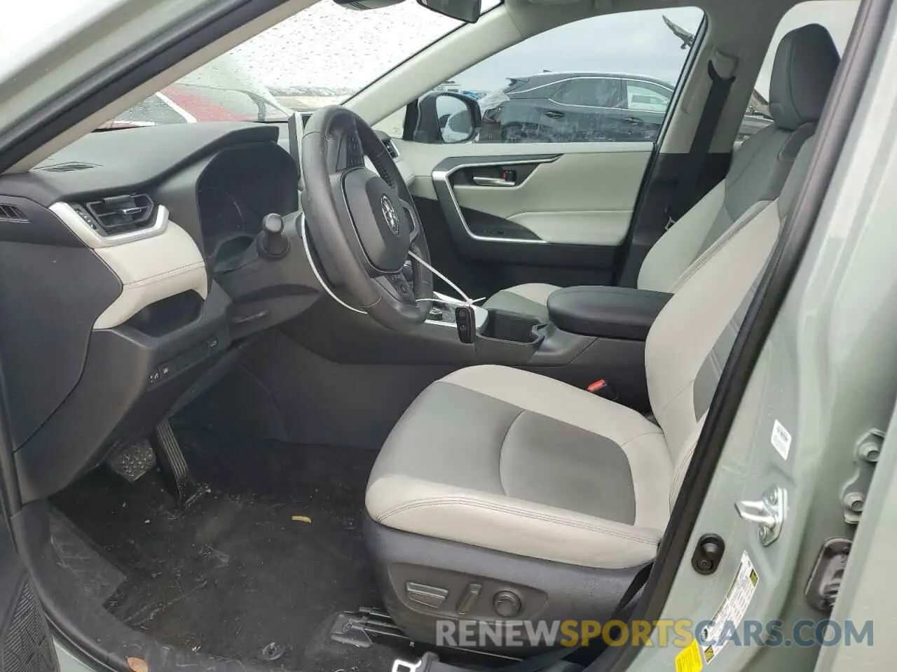7 Photograph of a damaged car 4T3B6RFVXPU129948 TOYOTA RAV4 2023