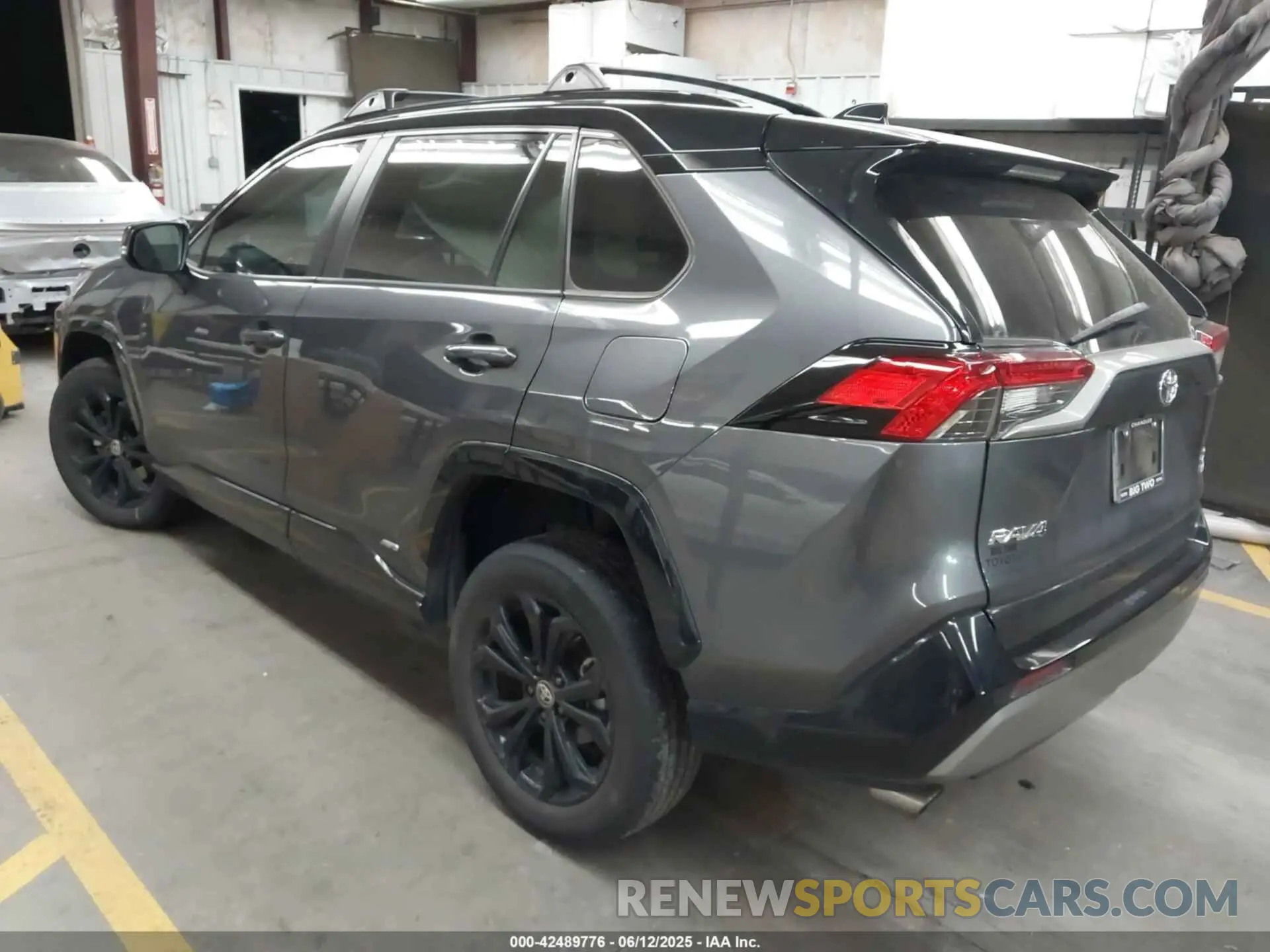3 Фотография поврежденного автомобиля 4T3E6RFV8PU107041 TOYOTA RAV4 2023