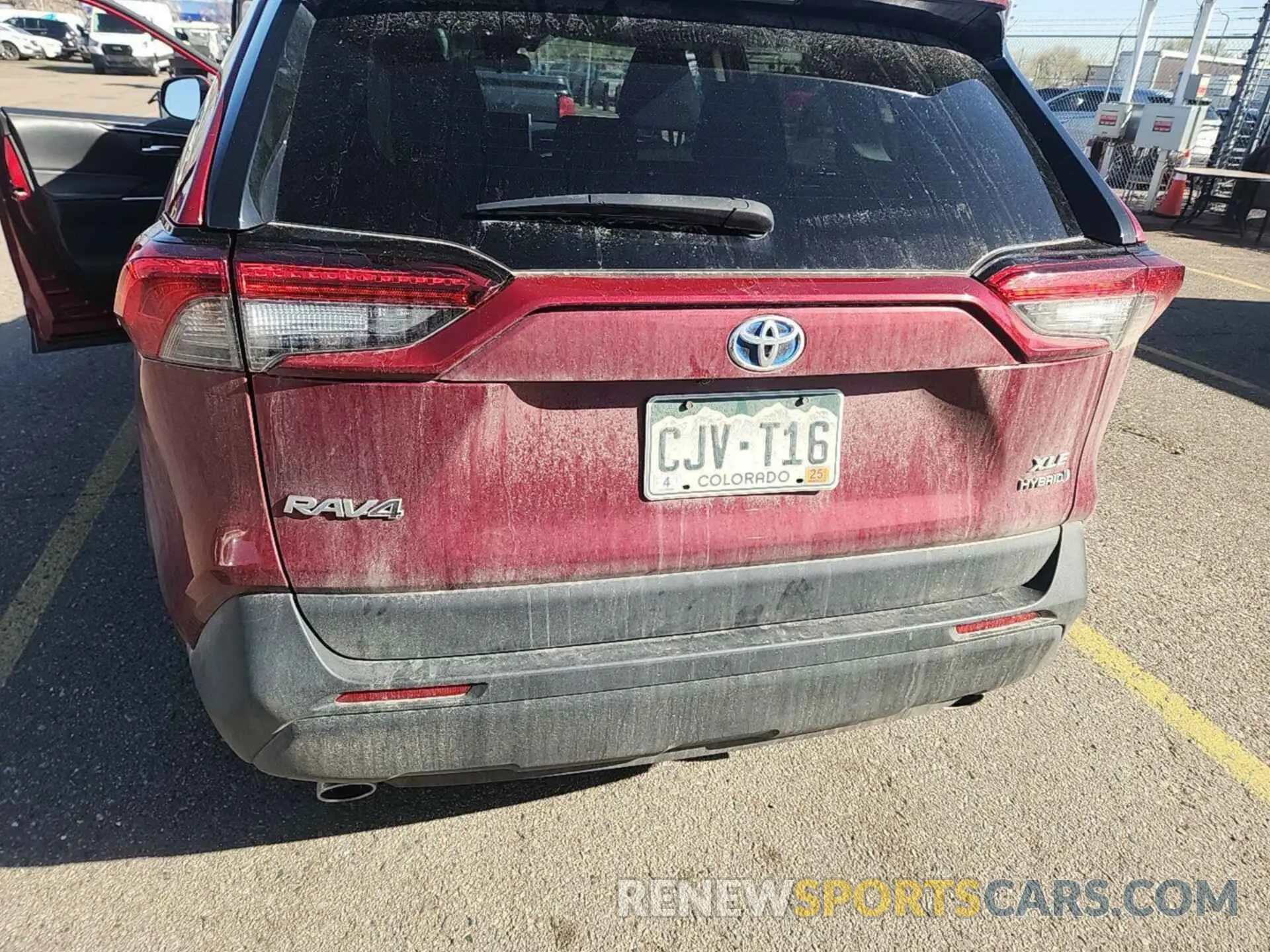 17 Photograph of a damaged car 4T3RWRFV9PU084614 TOYOTA RAV4 2023