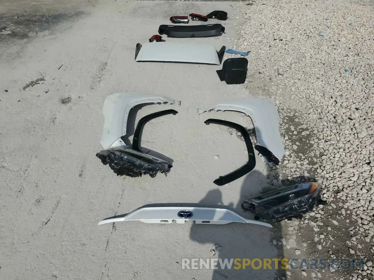 13 Фотография поврежденного автомобиля JTM16RFV3PD104298 TOYOTA RAV4 2023