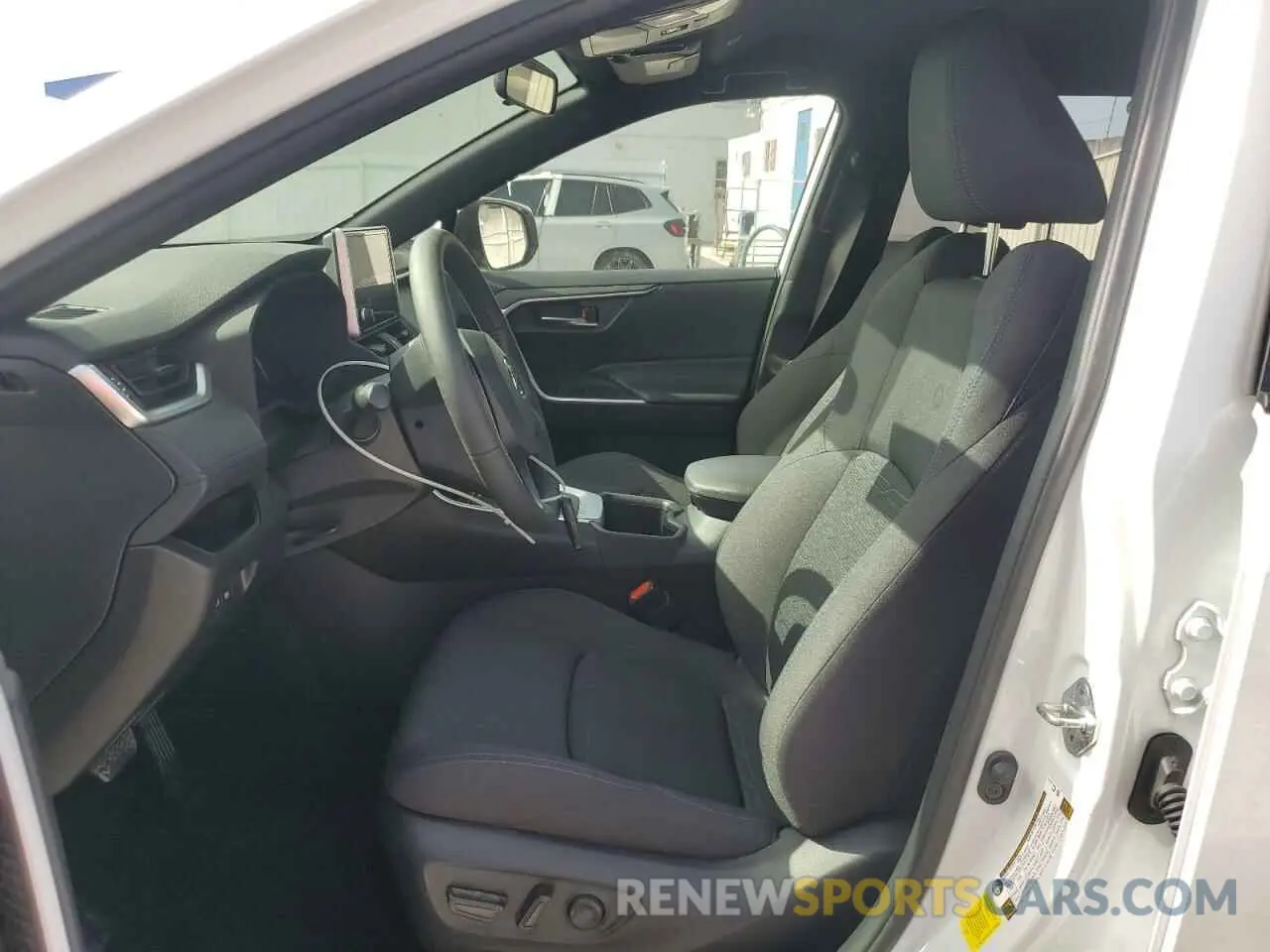 7 Фотография поврежденного автомобиля JTM16RFV3PD104298 TOYOTA RAV4 2023