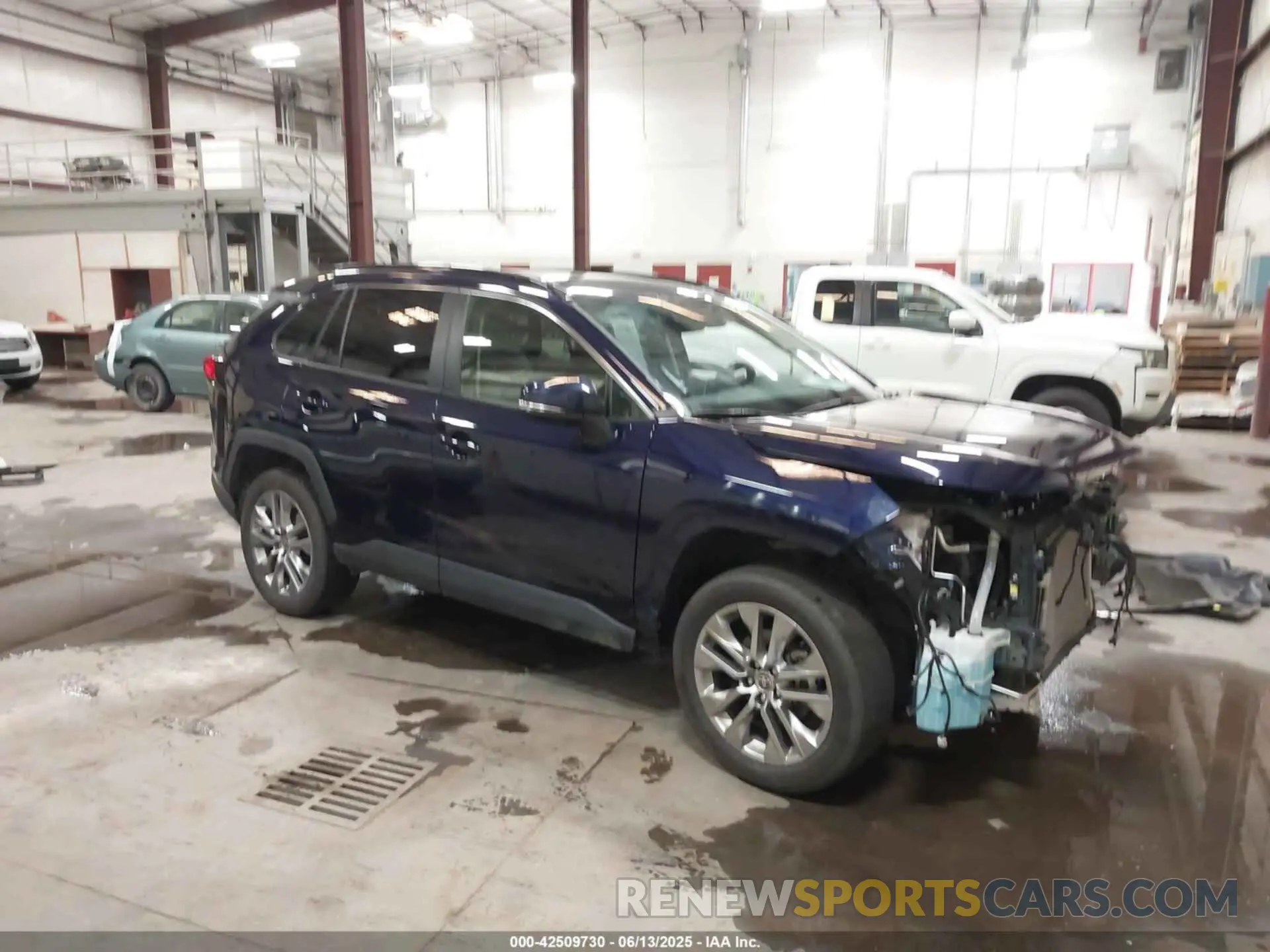 1 Фотография поврежденного автомобиля JTMA1RFV7PD097029 TOYOTA RAV4 2023