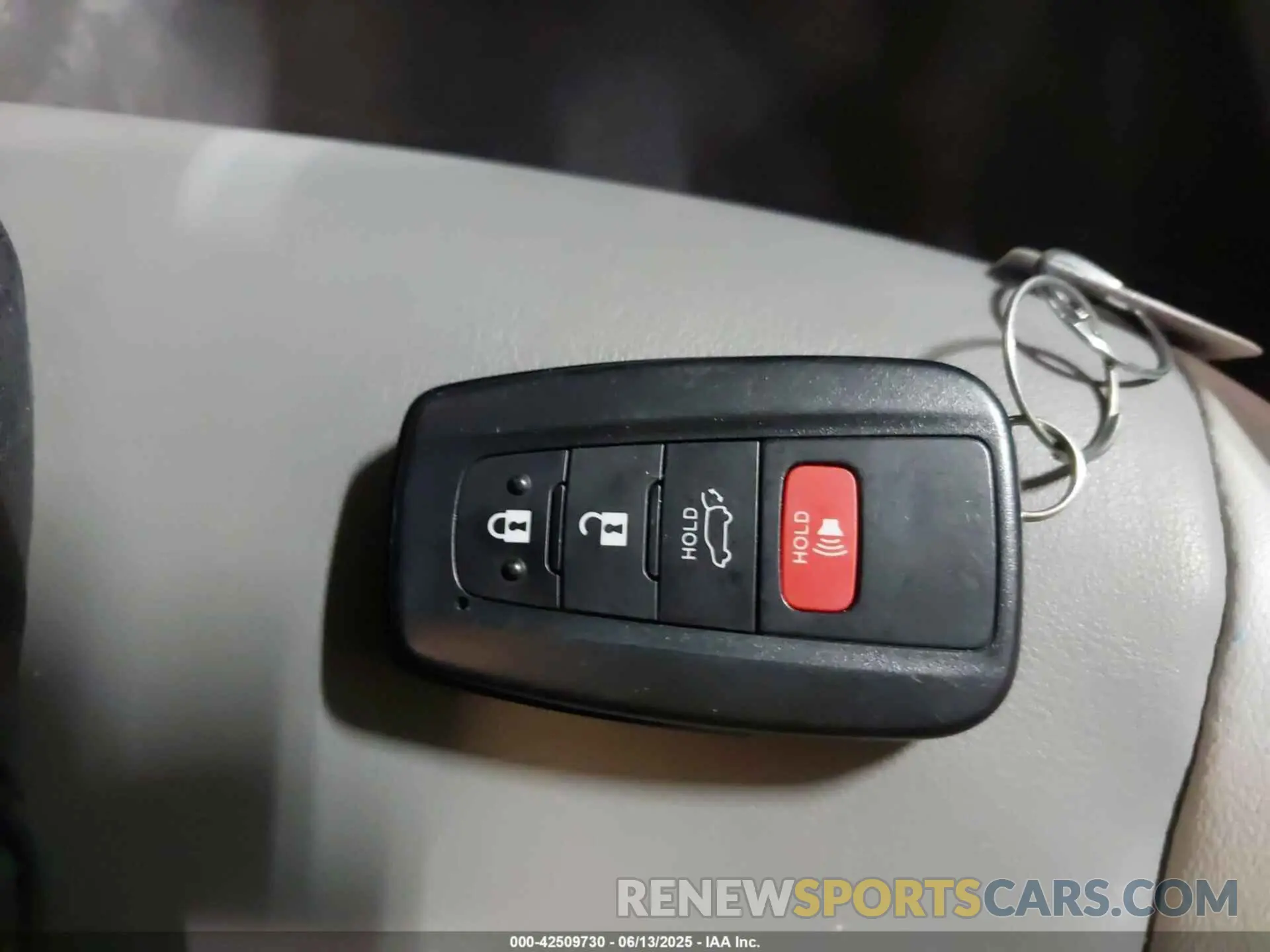 11 Фотография поврежденного автомобиля JTMA1RFV7PD097029 TOYOTA RAV4 2023