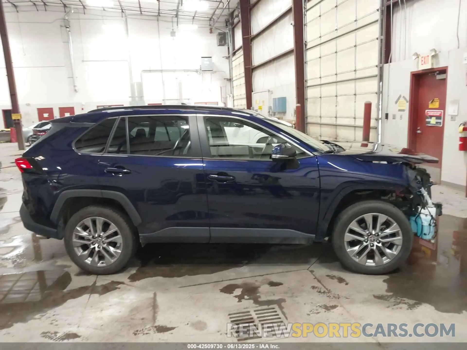 14 Фотография поврежденного автомобиля JTMA1RFV7PD097029 TOYOTA RAV4 2023