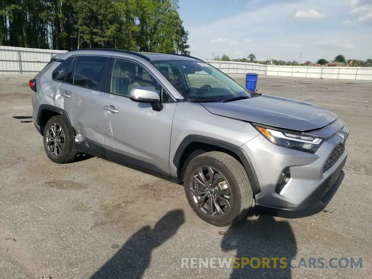 4 Photograph of a damaged car JTMB6RFV4PD080274 TOYOTA RAV4 2023
