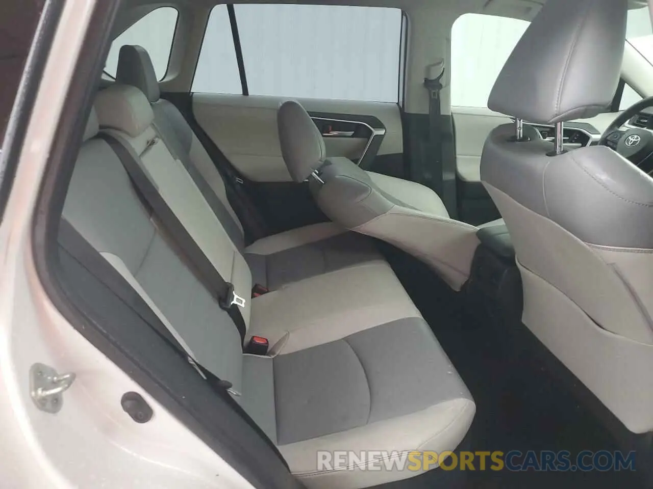 11 Фотография поврежденного автомобиля JTMB6RFV5PD092157 TOYOTA RAV4 2023