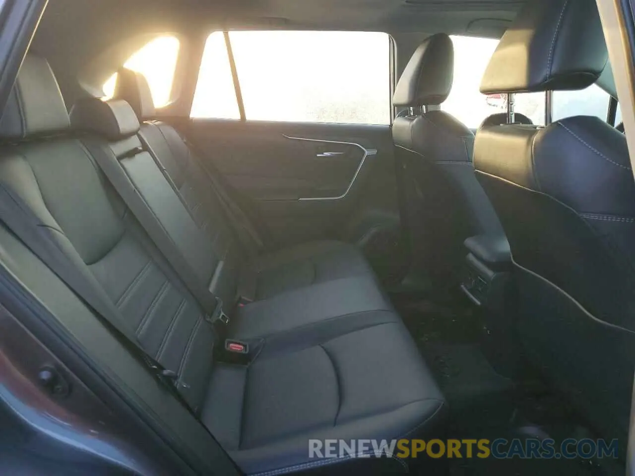10 Фотография поврежденного автомобиля JTMB6RFV7PD113817 TOYOTA RAV4 2023