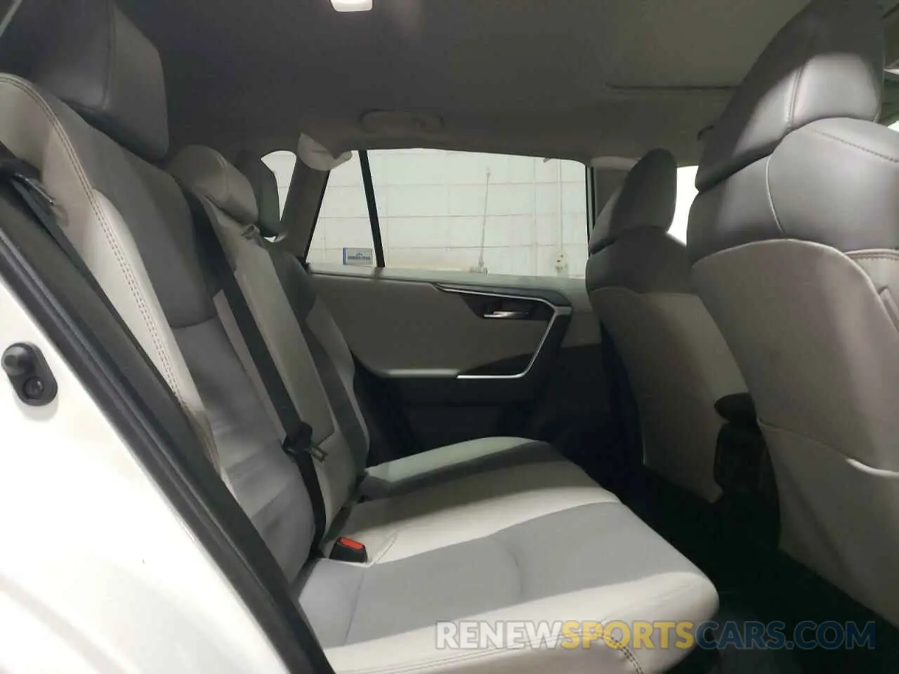 11 Photograph of a damaged car JTMD6RFV4PD087637 TOYOTA RAV4 2023