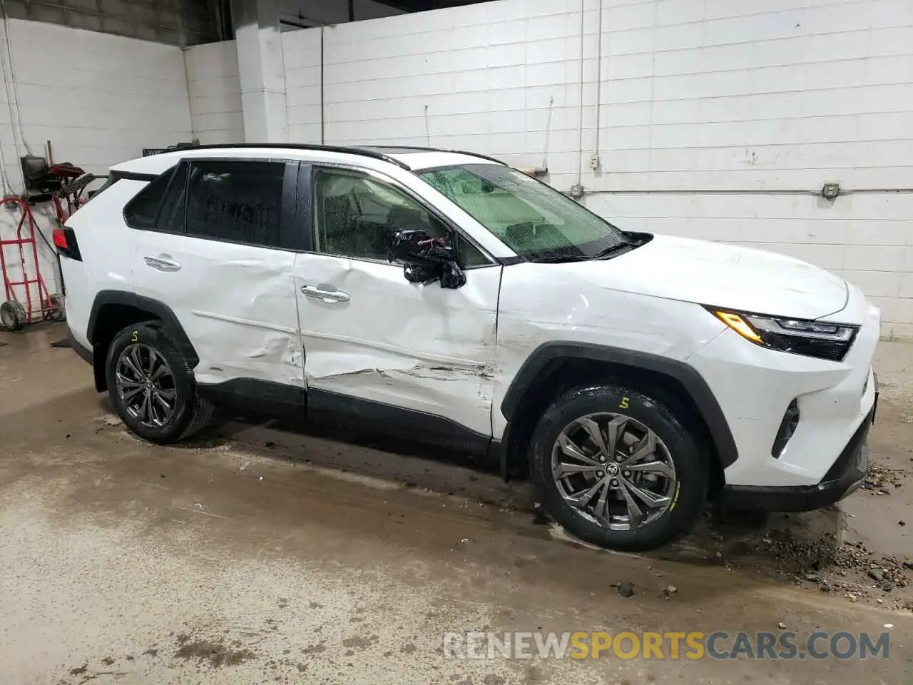 4 Photograph of a damaged car JTMD6RFV4PD087637 TOYOTA RAV4 2023