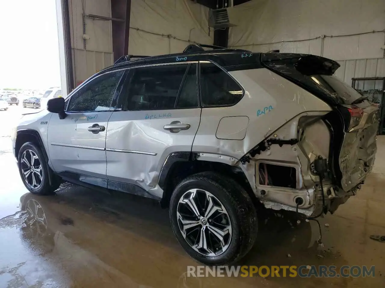 2 Фотография поврежденного автомобиля JTMEB3FVXPD118161 TOYOTA RAV4 2023