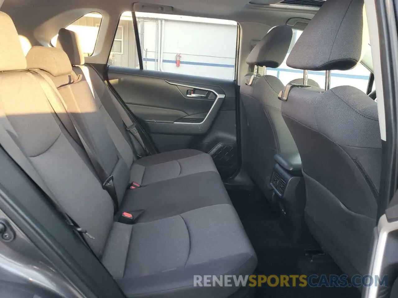11 Фотография поврежденного автомобиля JTMRWRFV0PD177308 TOYOTA RAV4 2023