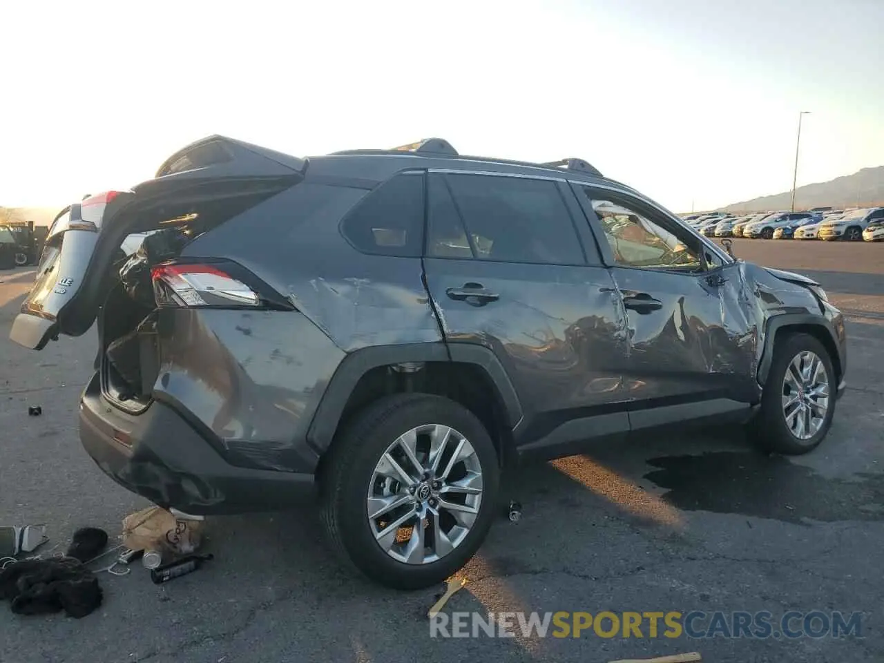 3 Фотография поврежденного автомобиля 2T3A1RFV0RC470211 TOYOTA RAV4 2024