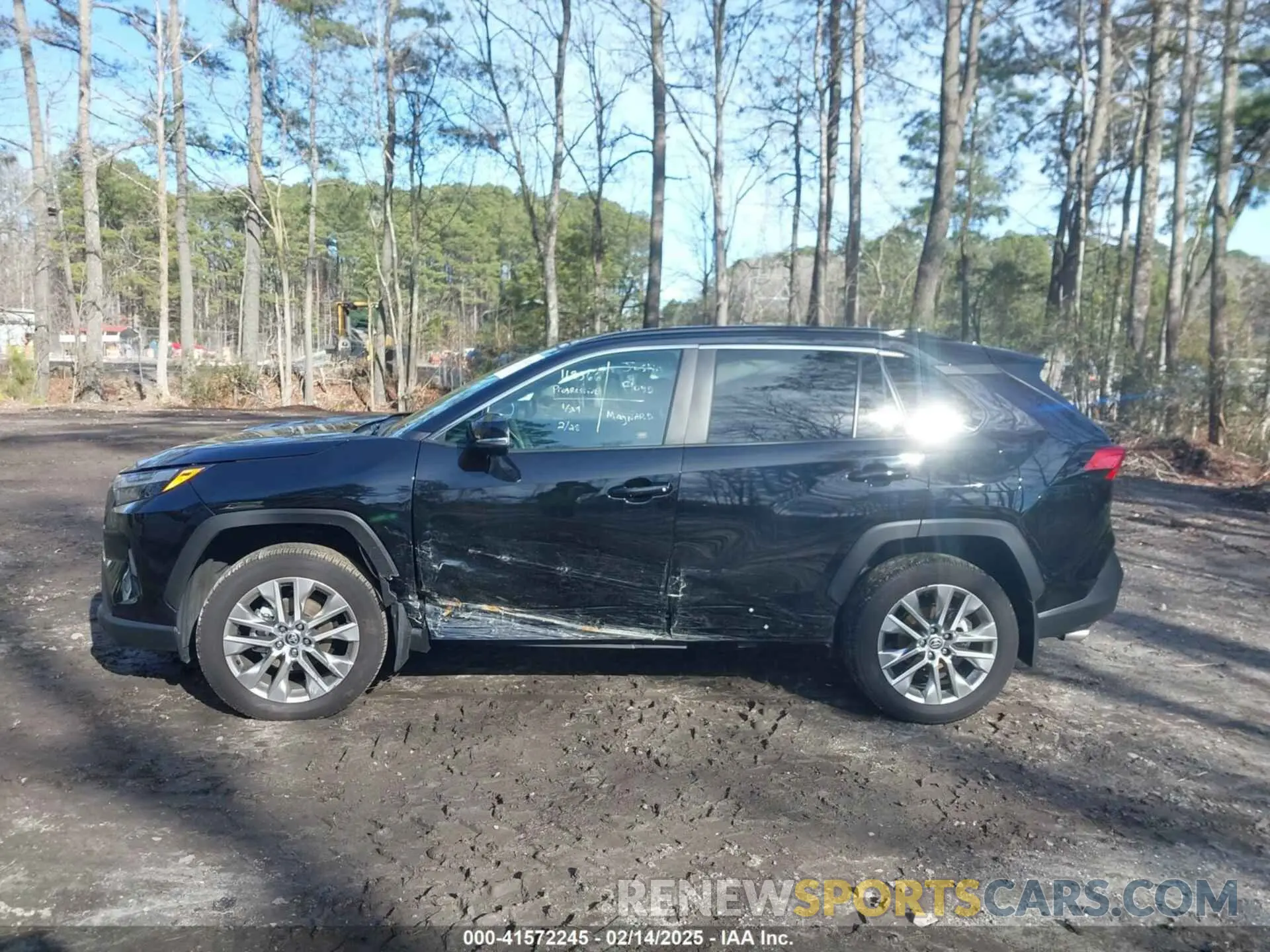 14 Photograph of a damaged car 2T3A1RFV0RW453018 TOYOTA RAV4 2024