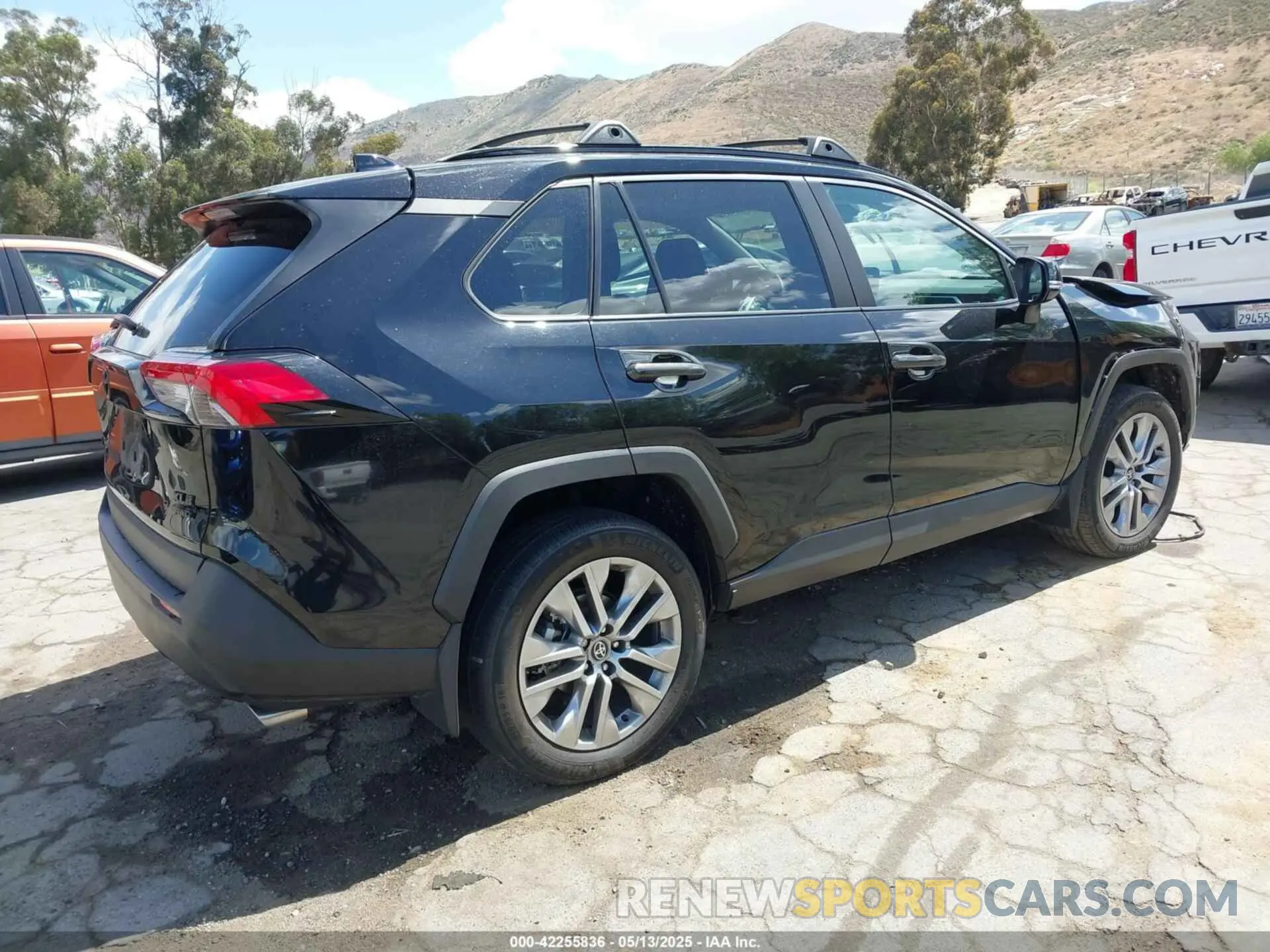 4 Photograph of a damaged car 2T3A1RFV2RC426338 TOYOTA RAV4 2024