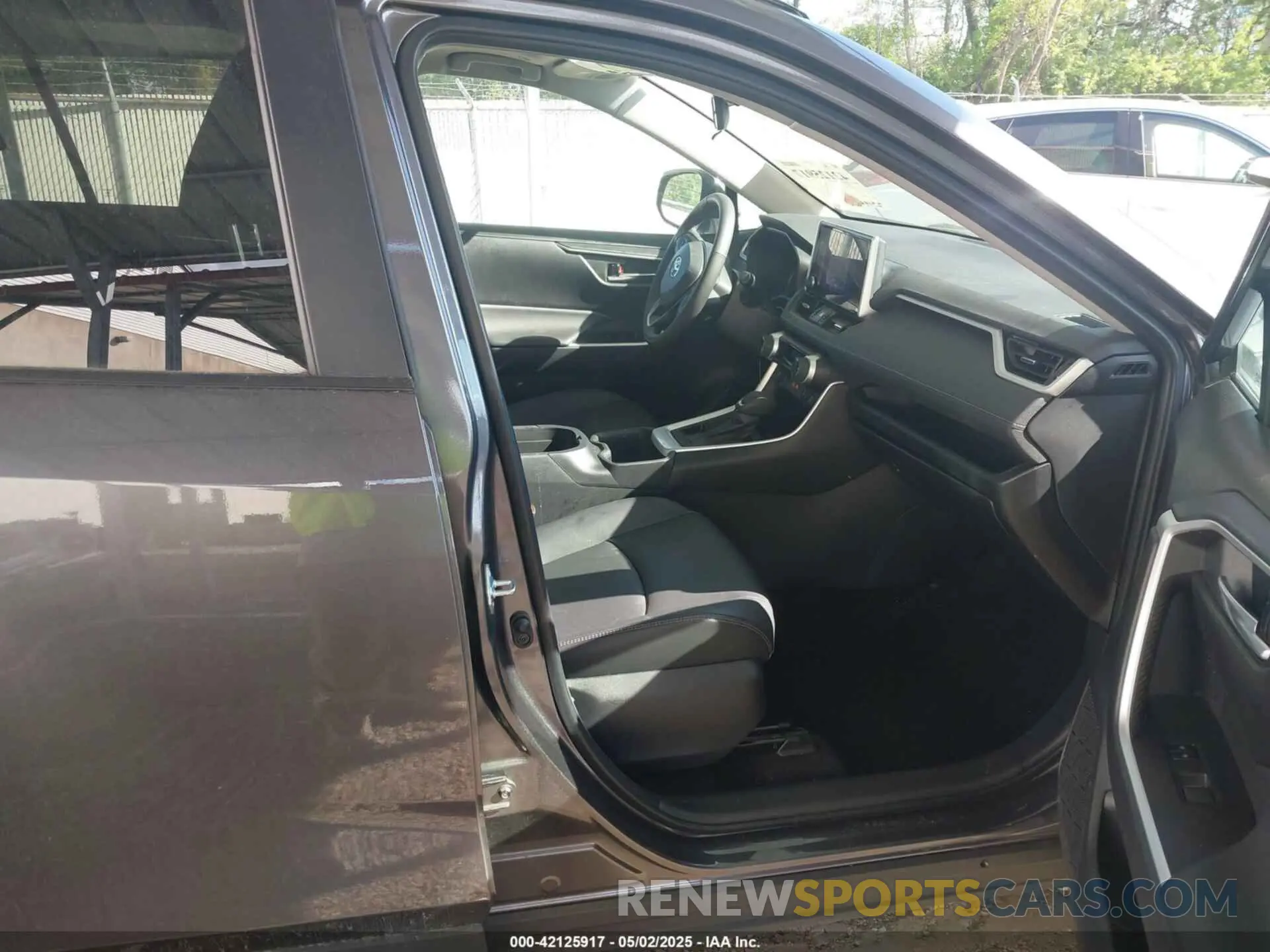 5 Photograph of a damaged car 2T3A1RFV3RC399408 TOYOTA RAV4 2024