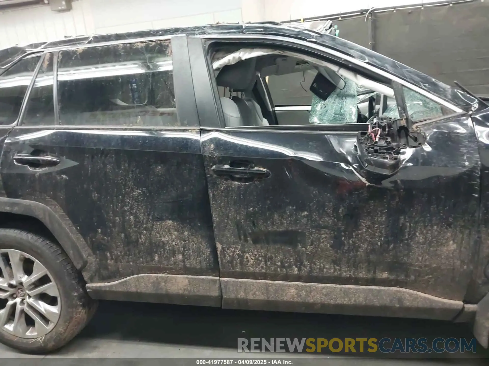 14 Photograph of a damaged car 2T3A1RFV3RC405031 TOYOTA RAV4 2024