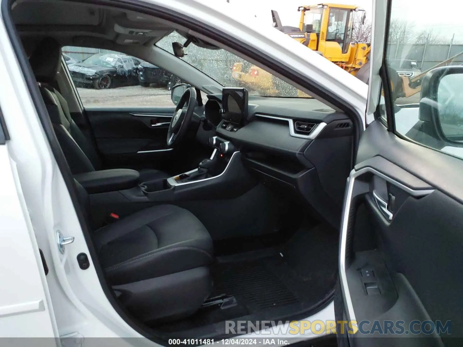 5 Photograph of a damaged car 2T3A1RFV5RW435145 TOYOTA RAV4 2024
