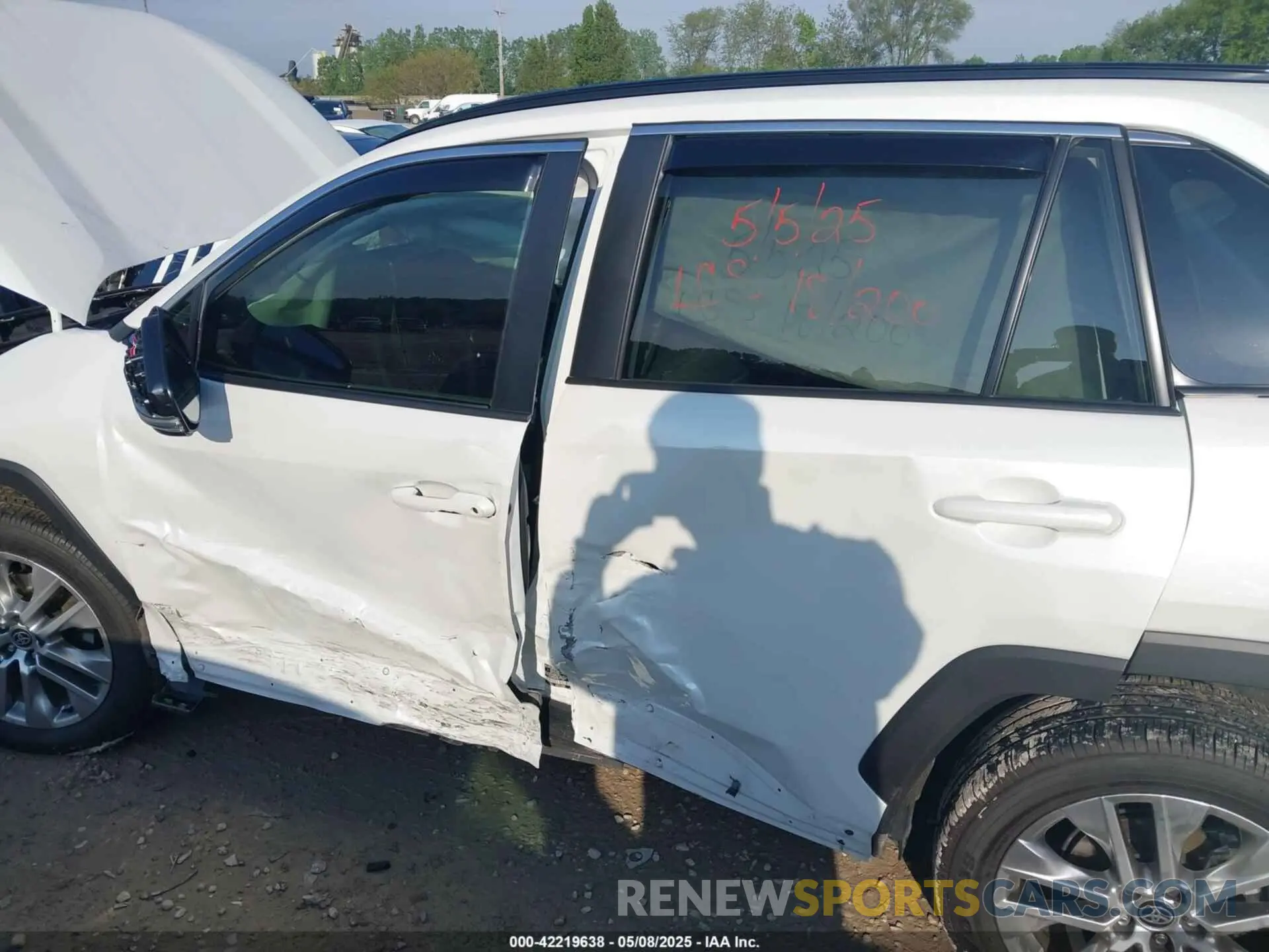 14 Photograph of a damaged car 2T3A1RFV5RW452270 TOYOTA RAV4 2024