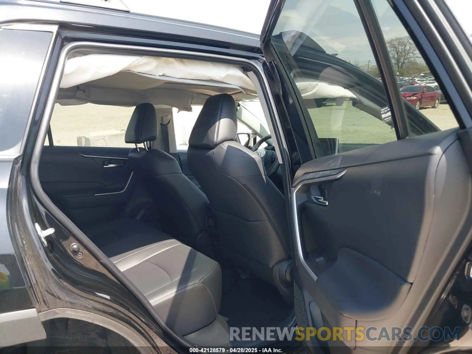 8 Фотография поврежденного автомобиля 2T3A1RFV5RW469473 TOYOTA RAV4 2024