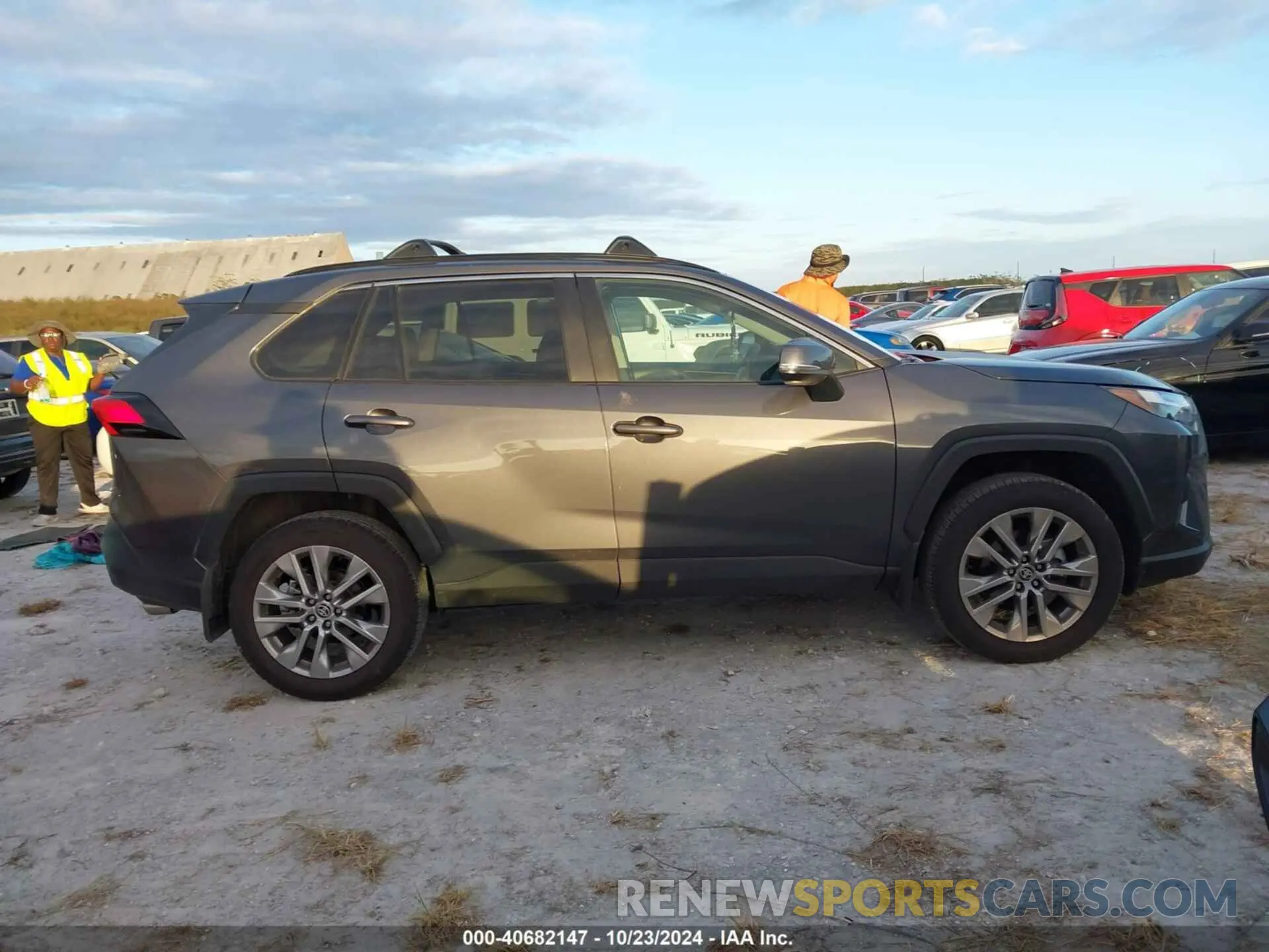 13 Фотография поврежденного автомобиля 2T3A1RFV5RW483129 TOYOTA RAV4 2024