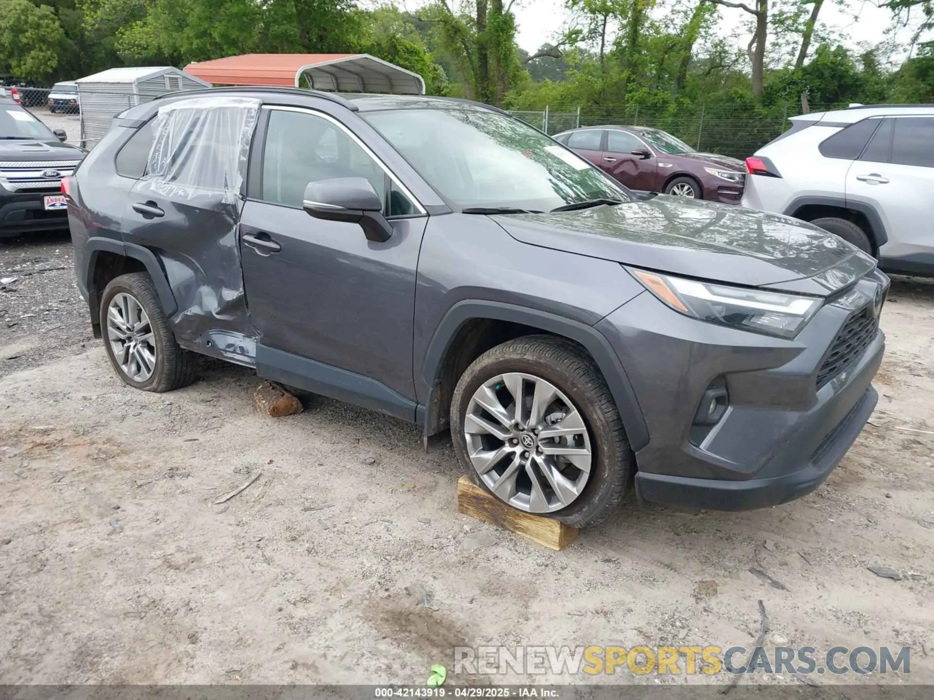 1 Photograph of a damaged car 2T3A1RFV8RC420270 TOYOTA RAV4 2024